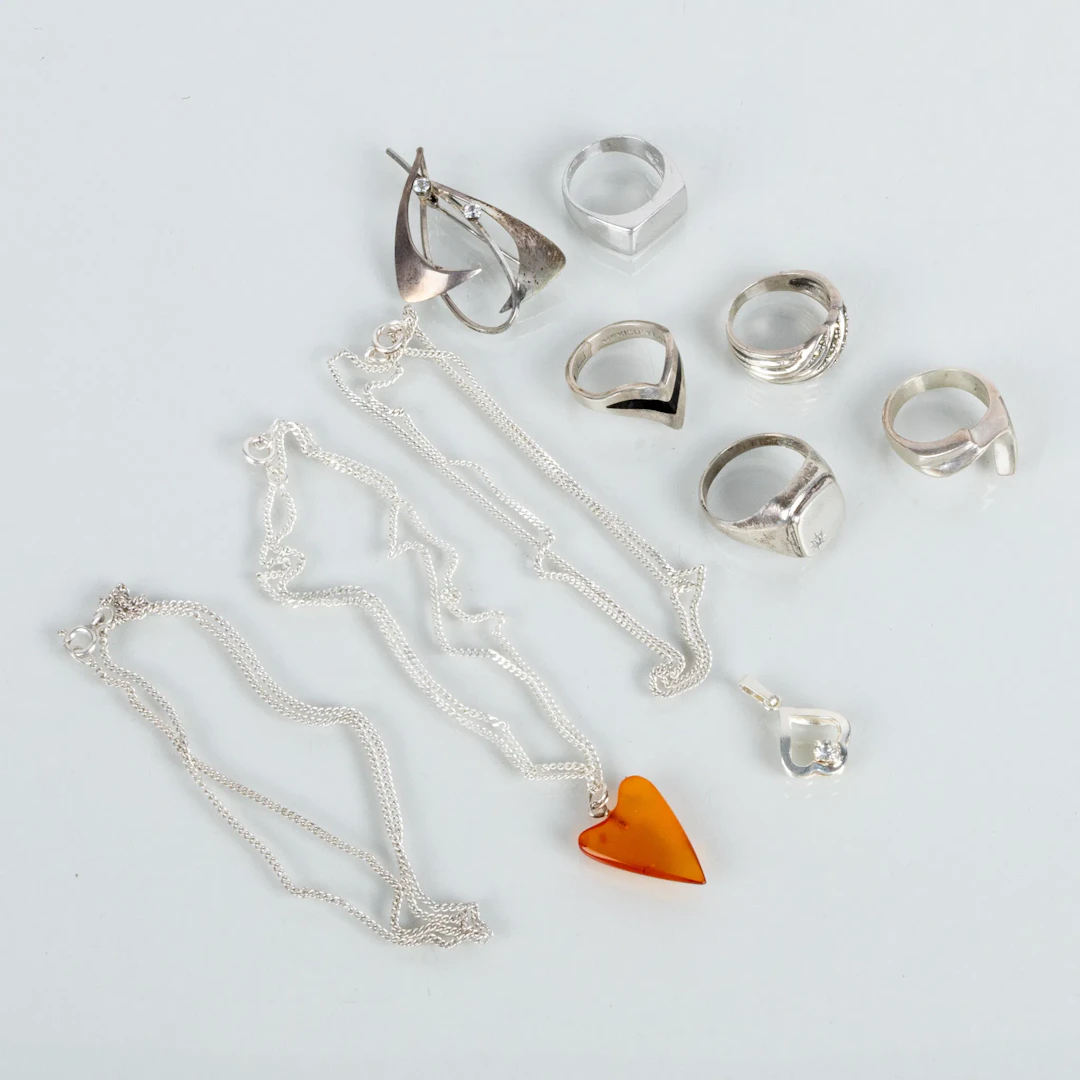 COLECCIÓN DE JOYERÍA DE PLATA, ANILLOS Y COLLARES AZULES, SIGLOS XX00/2000