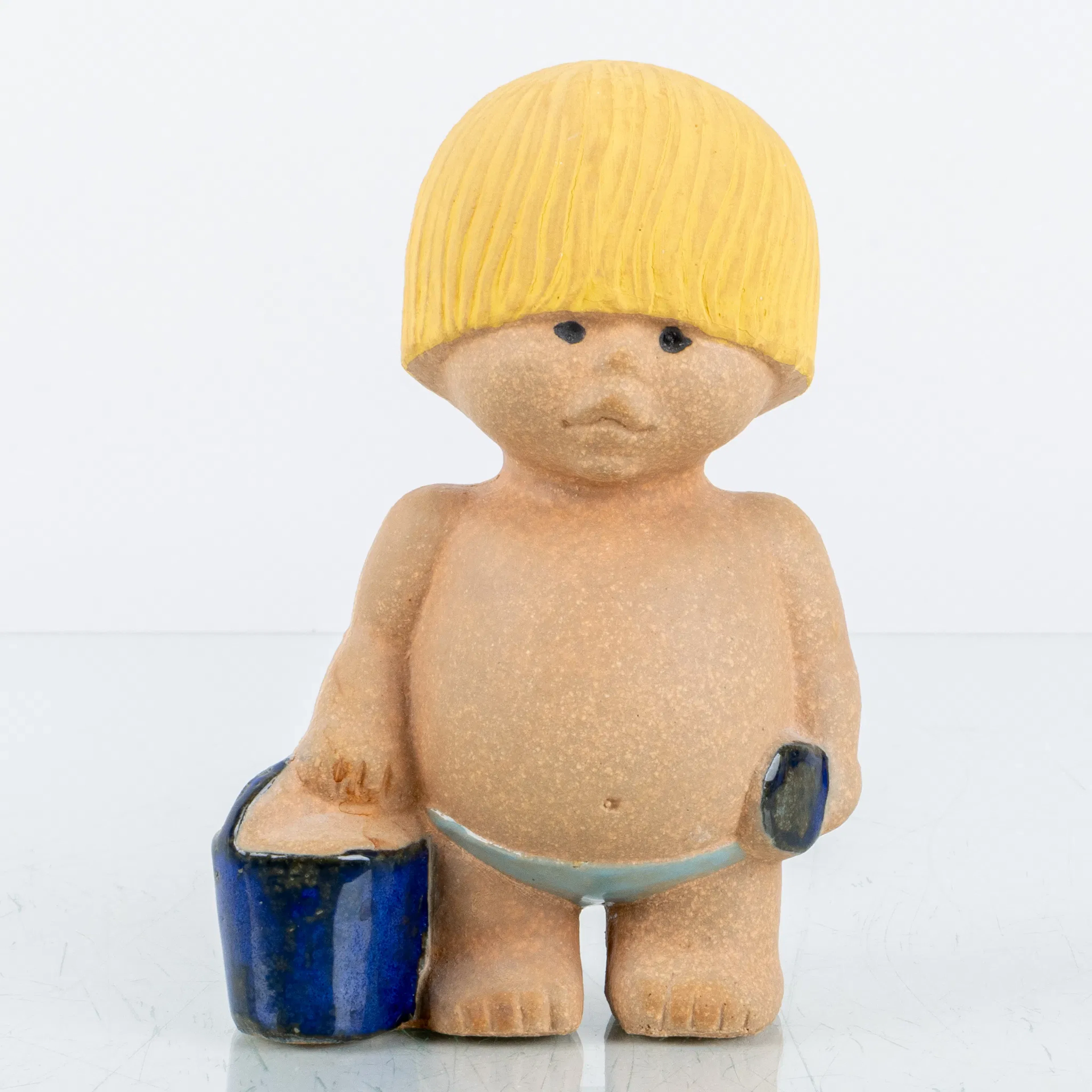 LISA LARSON, una figura de cerámica, "West", de la serie "Todos los niños del mundo"