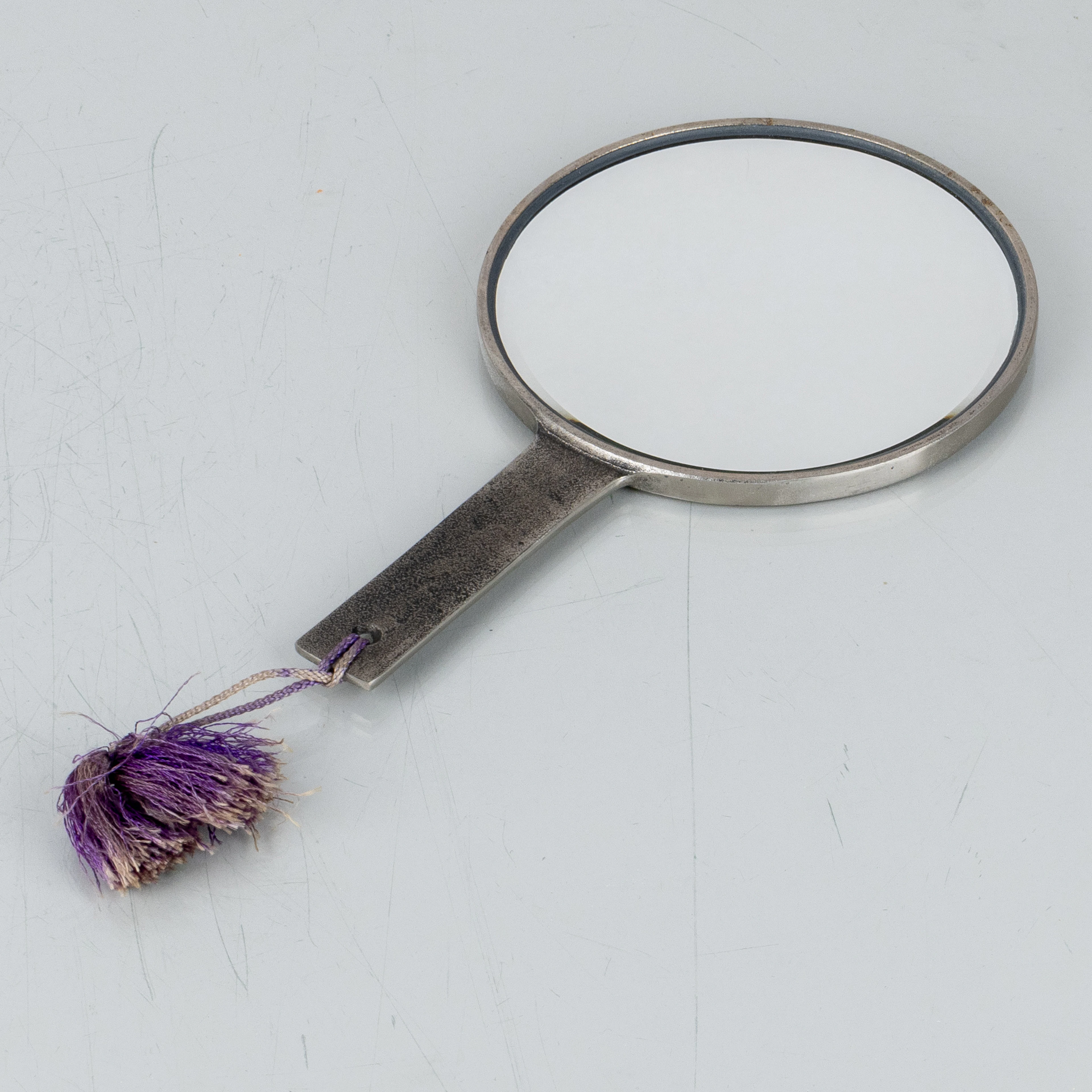 HAND MIRROR, metal blanco, Japón, segunda mitad del siglo XX