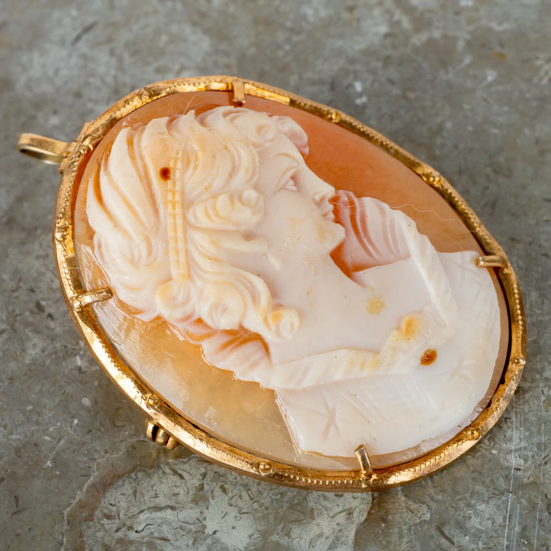 PENDANT, gilded, with cut seashell cameo, probably 1800s