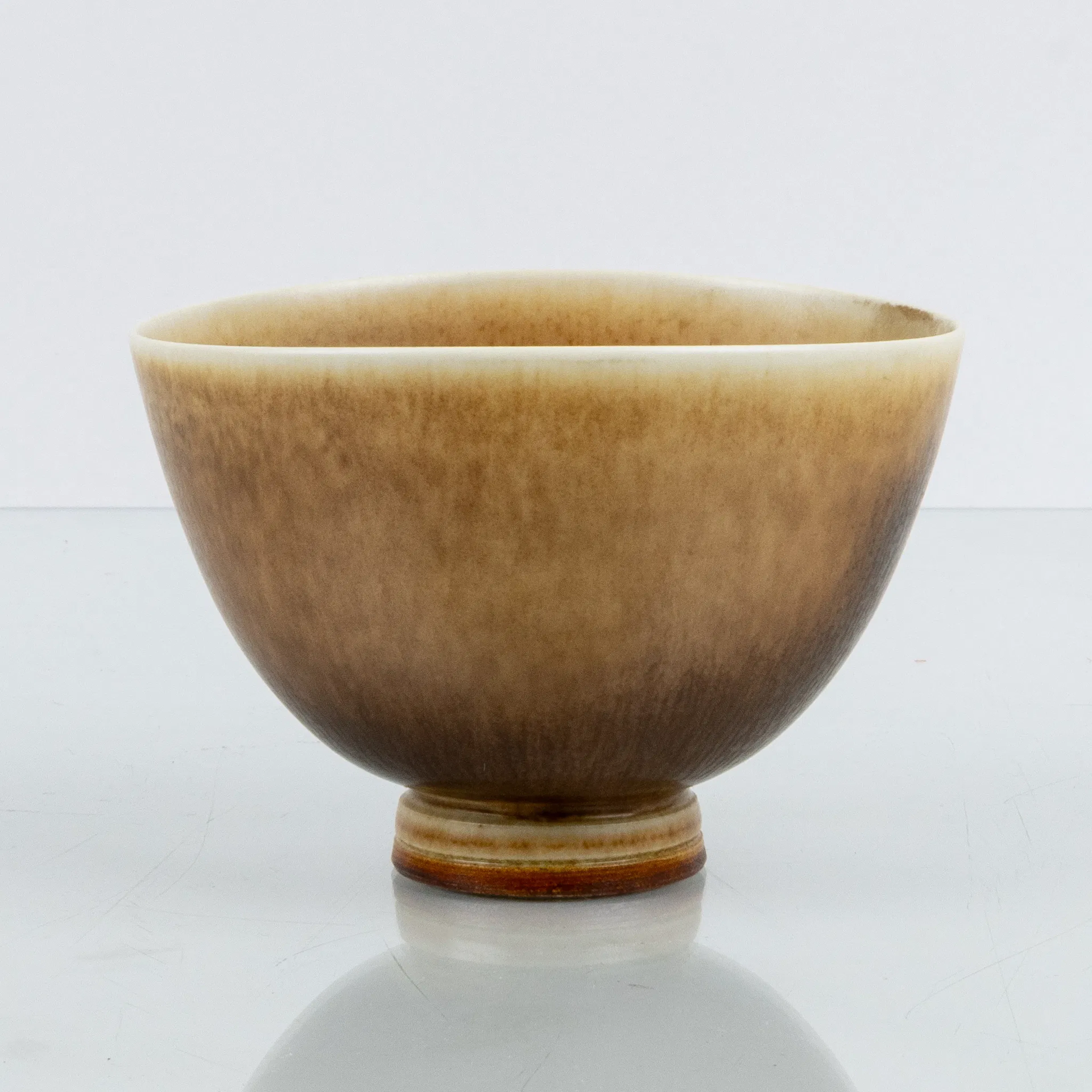 BERNDT FRIBERG, un cuenco de cerámica, estudio de Gustavsberg, firmado y