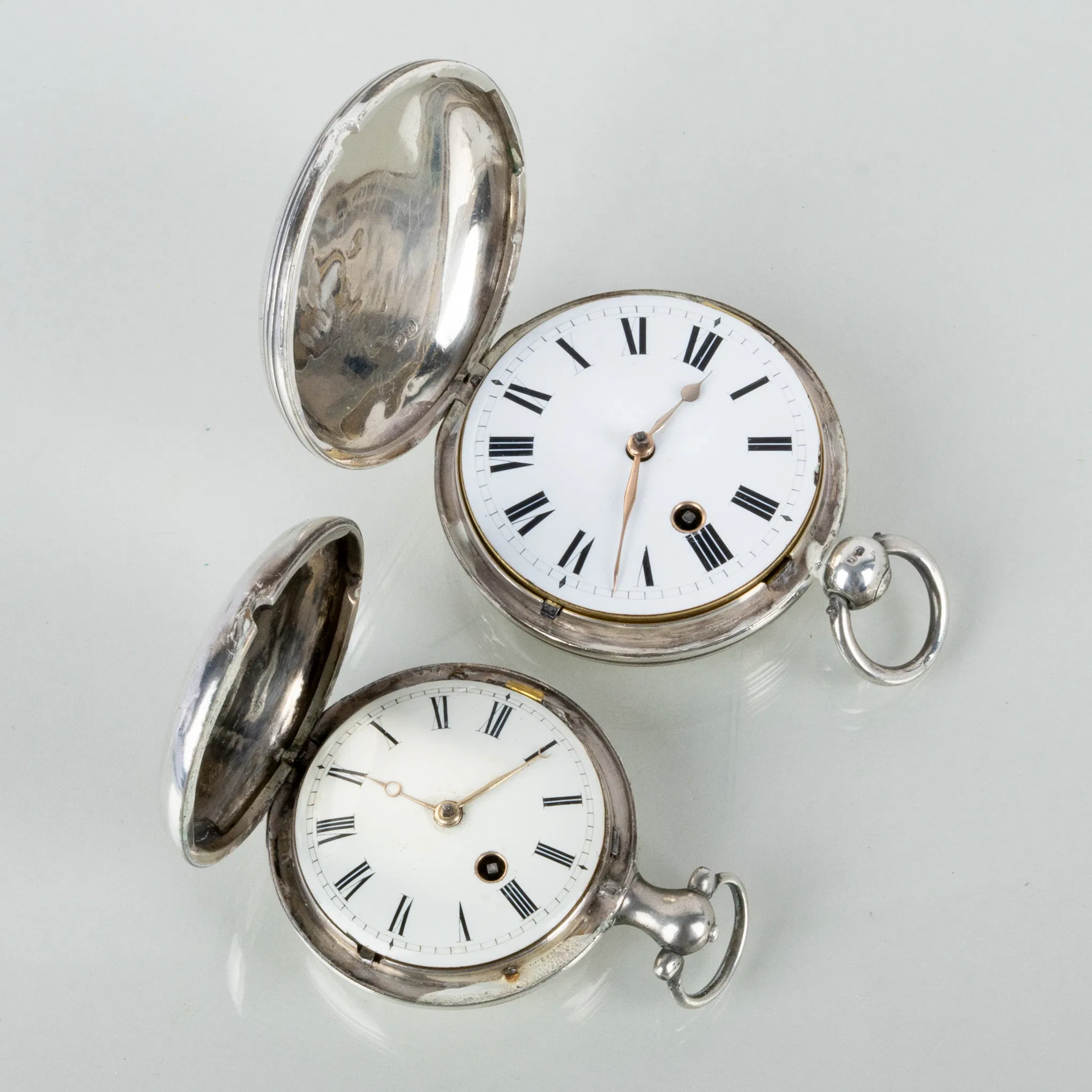 RELOJ DE BOLSILLO, 2 piezas, plateado, llamado reloj araña, siglo XIX