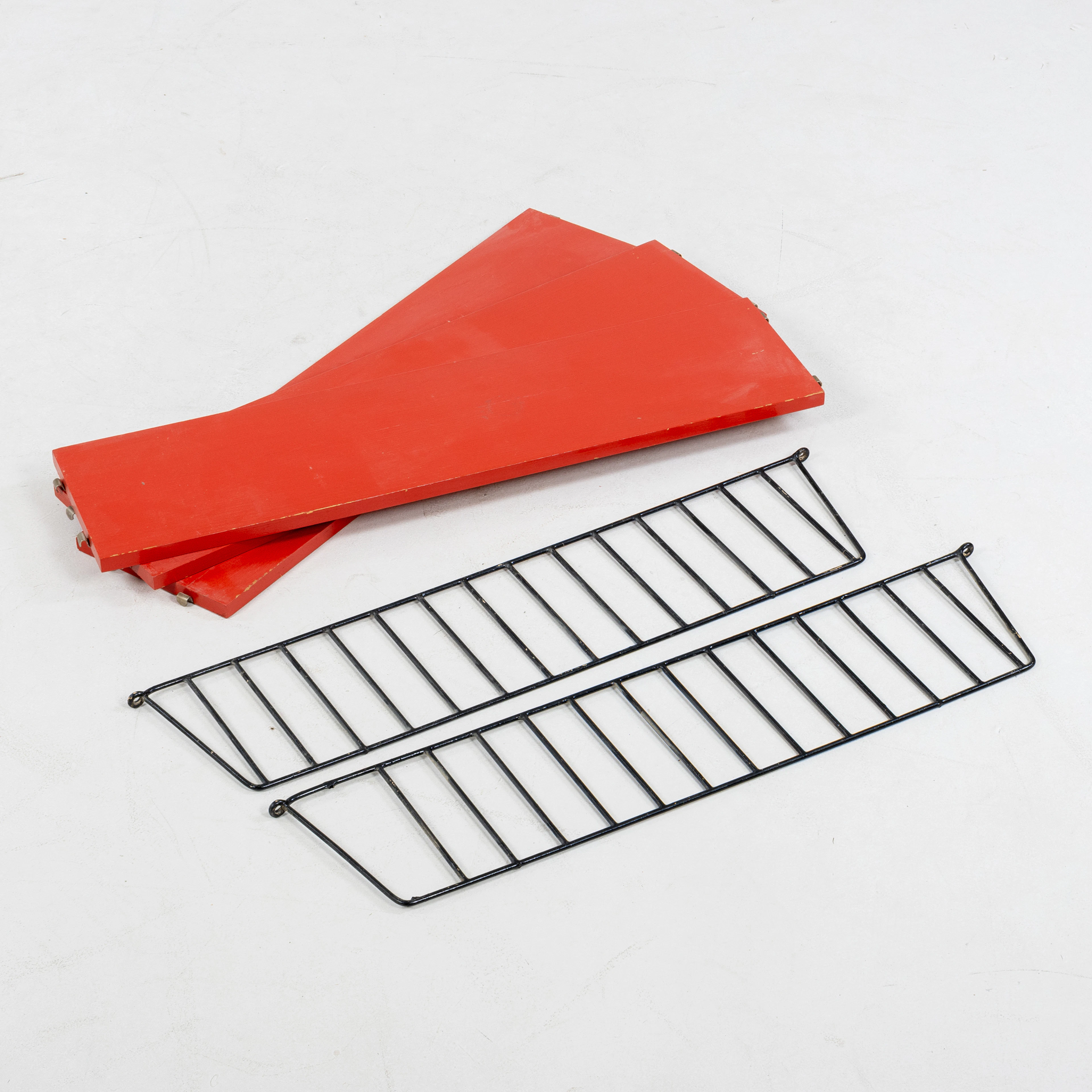 NILS STRINNING, una estantería de pared, mediados del siglo XX