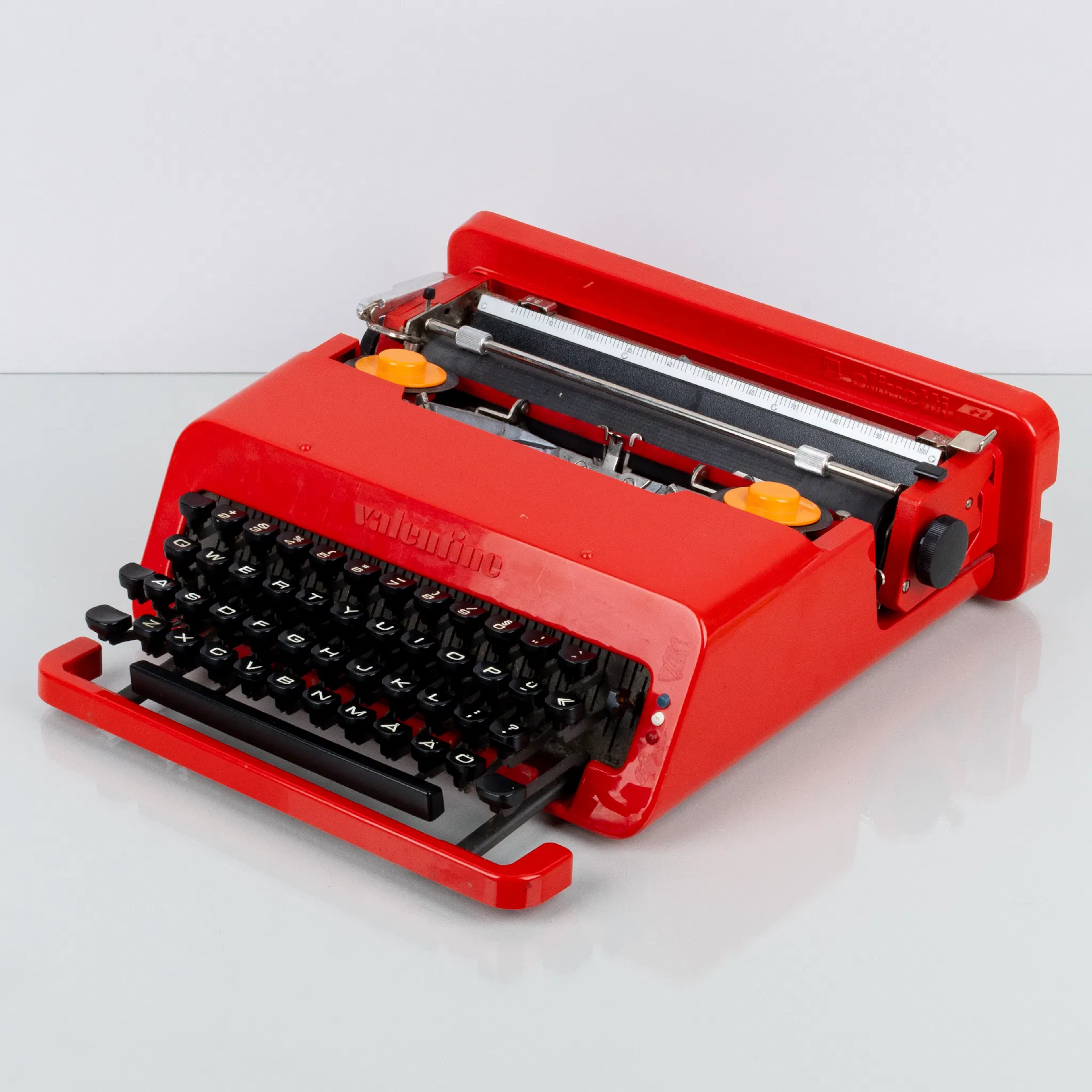 TYPEWRITER, 'Valentine', Ettore Sottsass e Perry A. King per Olivetti