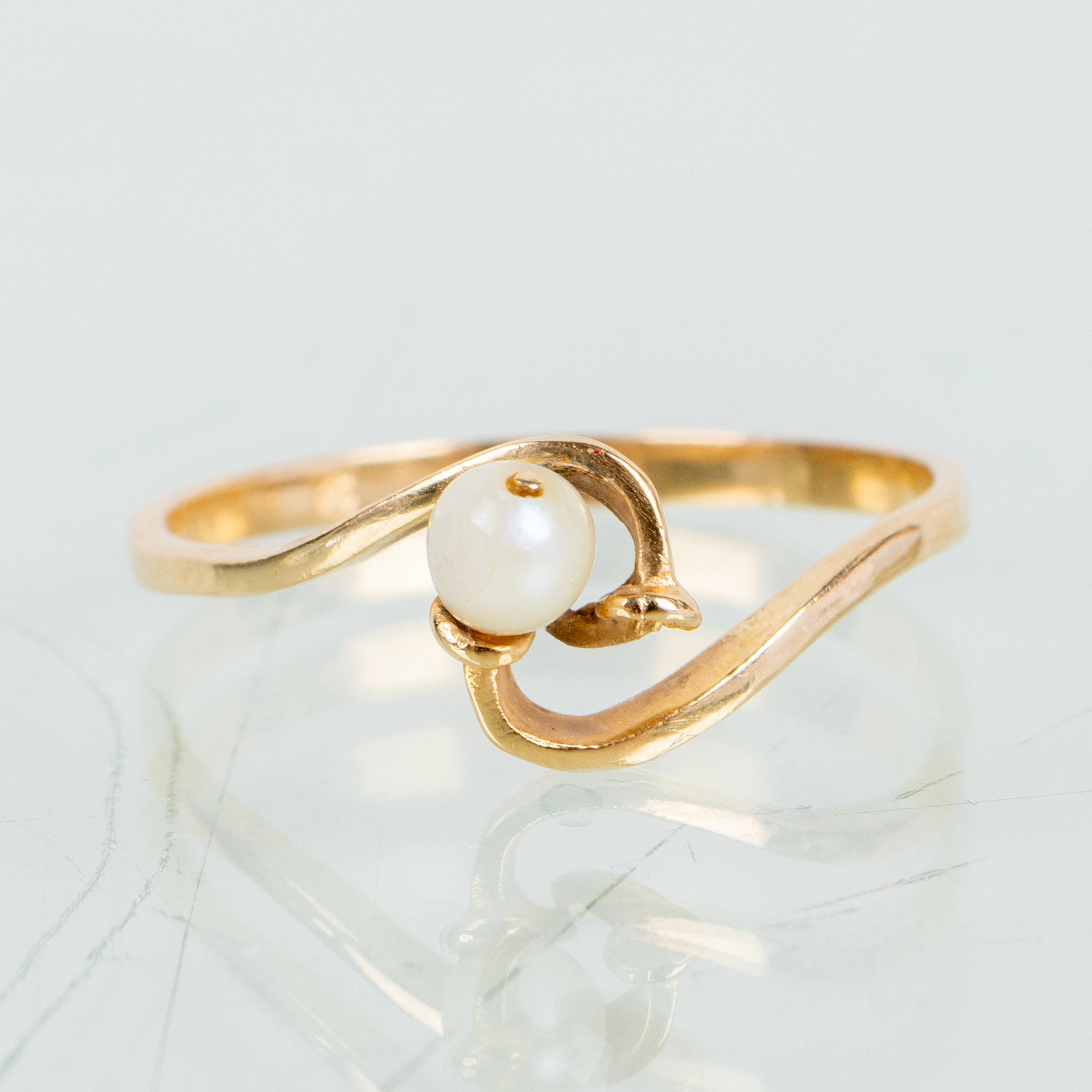 ANILLO, oro de 18 quilates, con perla, peso aprox. 1,3 g