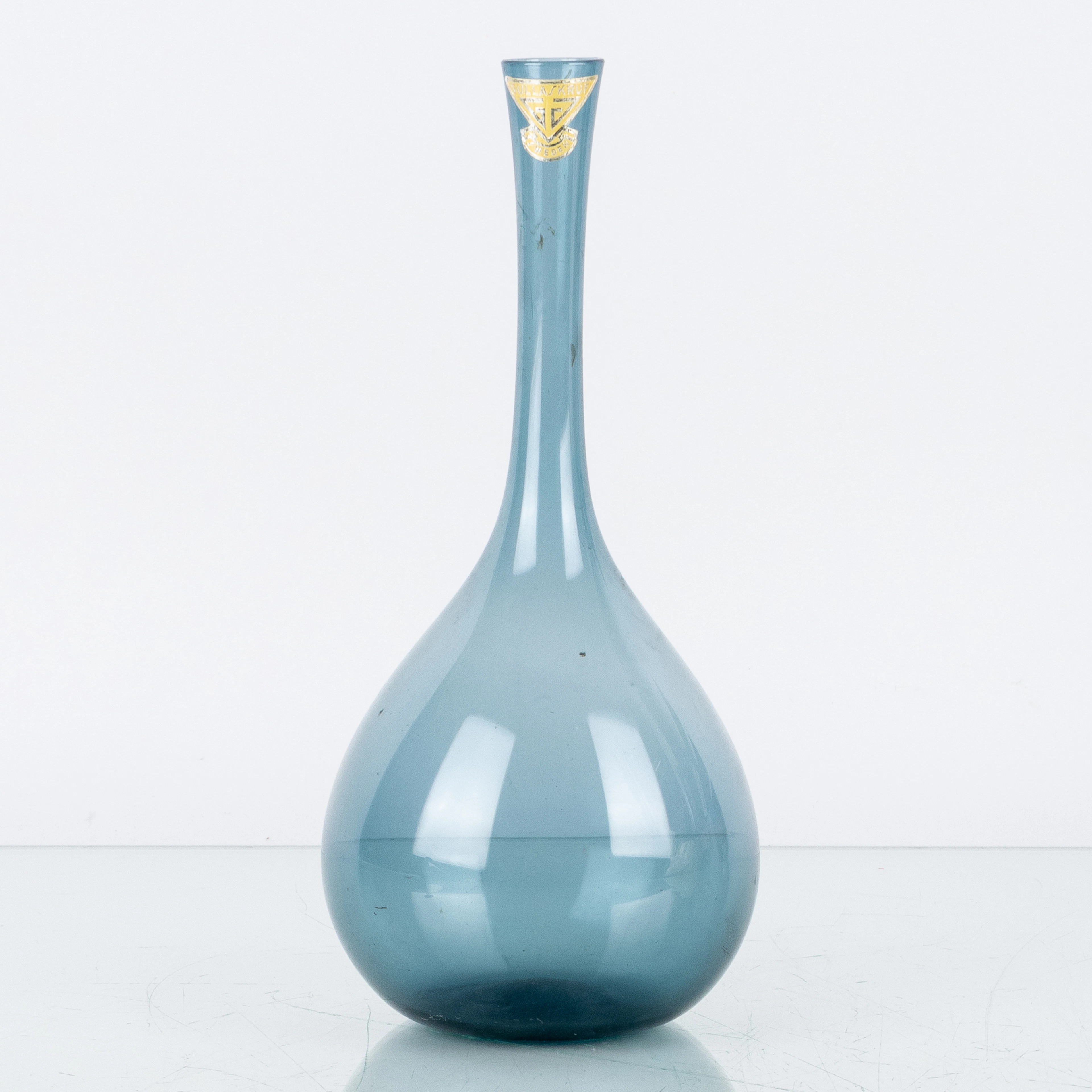 ARTHUR PERCY, a glass vase, Gullaskruf, signed