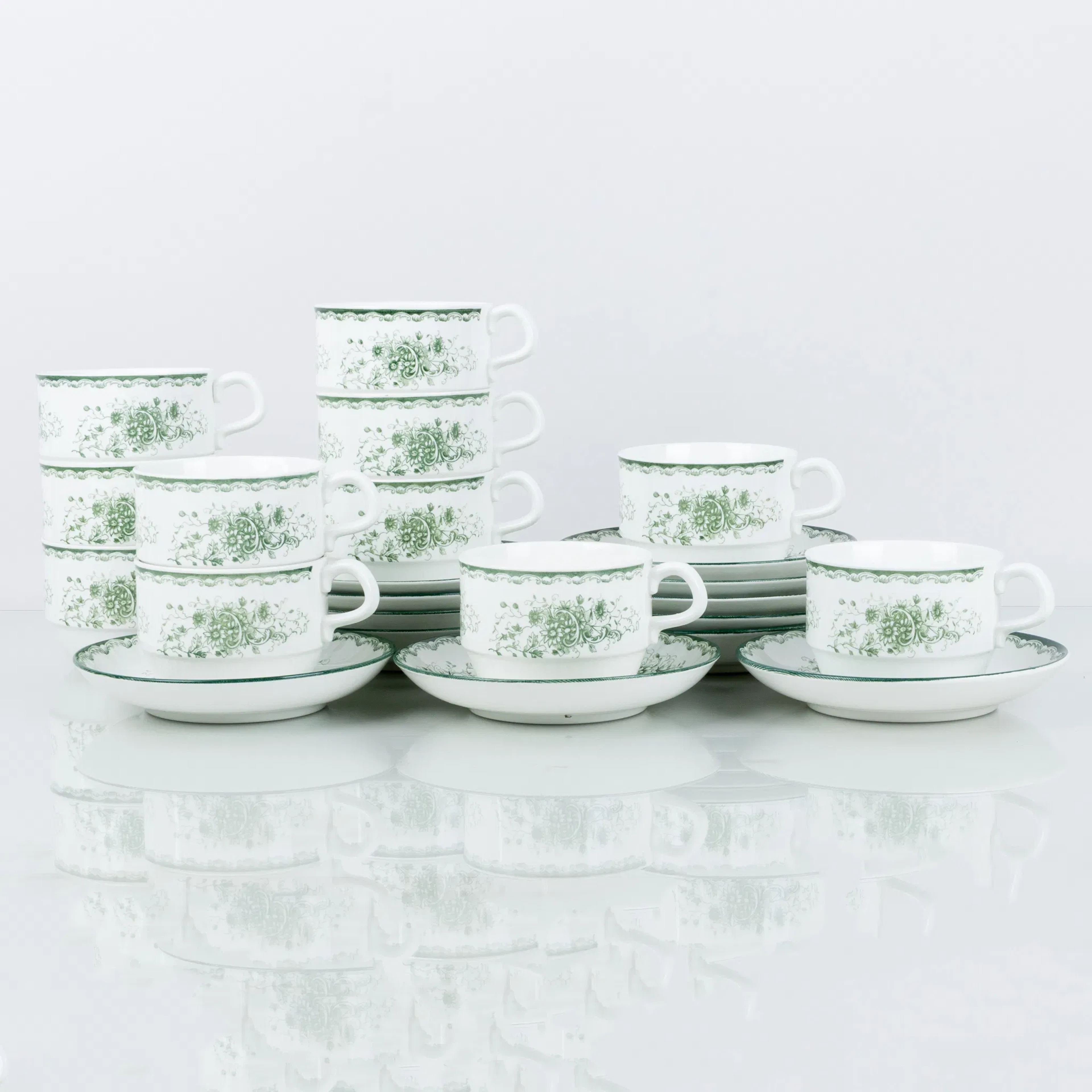 TAZAS DE TÉ CON PLATILLOS, 11 piezas, porcelana, "Green Anna", hilo tubular