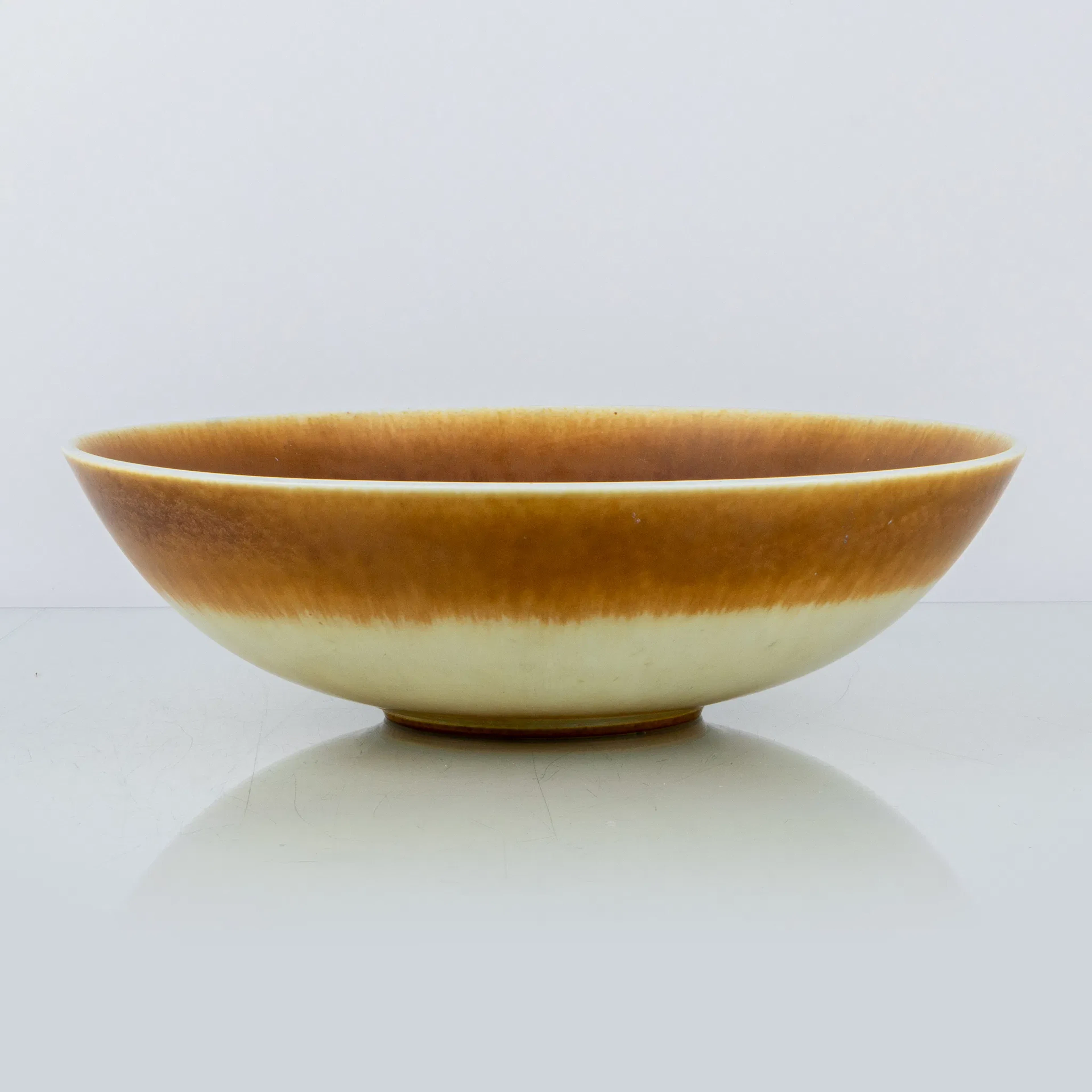 BERNDT FRIBERG, un cuenco de cerámica, Gustavsbergs Studio, 1968, firmado