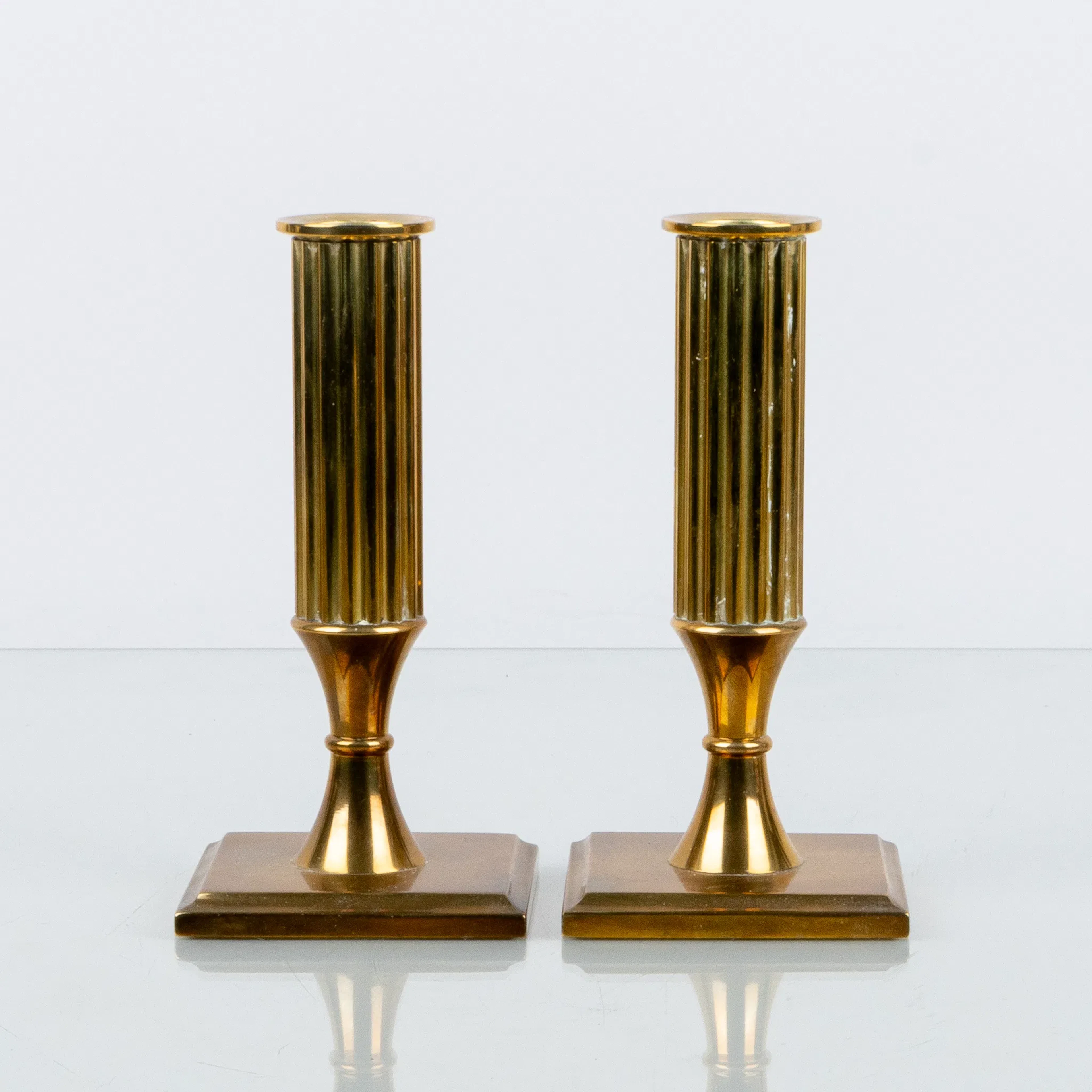 CANDLESTICKS, 1 par, latón, Gusum, firmado y fechado BK 1996