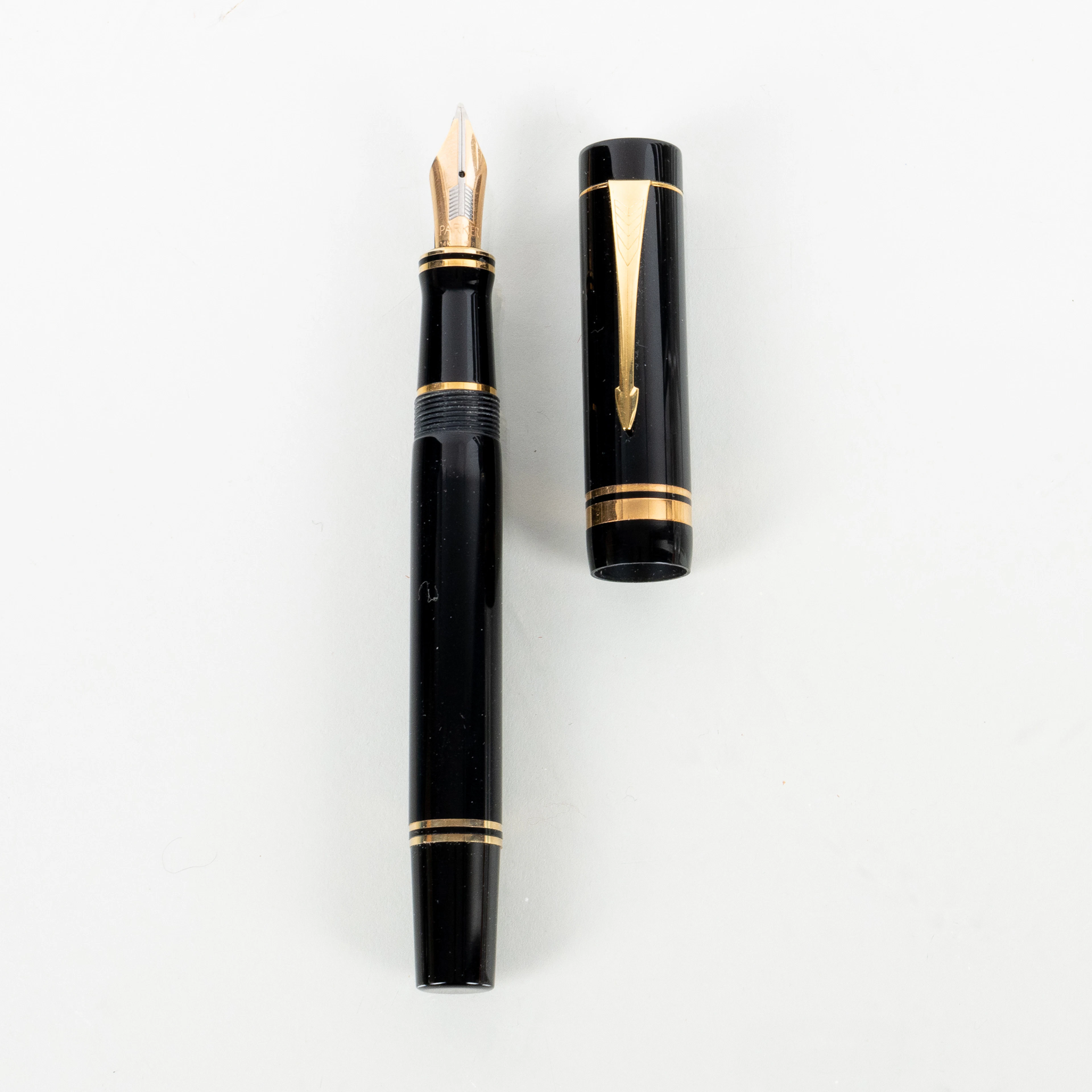 PENNA STILOGRAFICA, Parker, spilla in oro 14 carati, seconda metà del 20° secolo