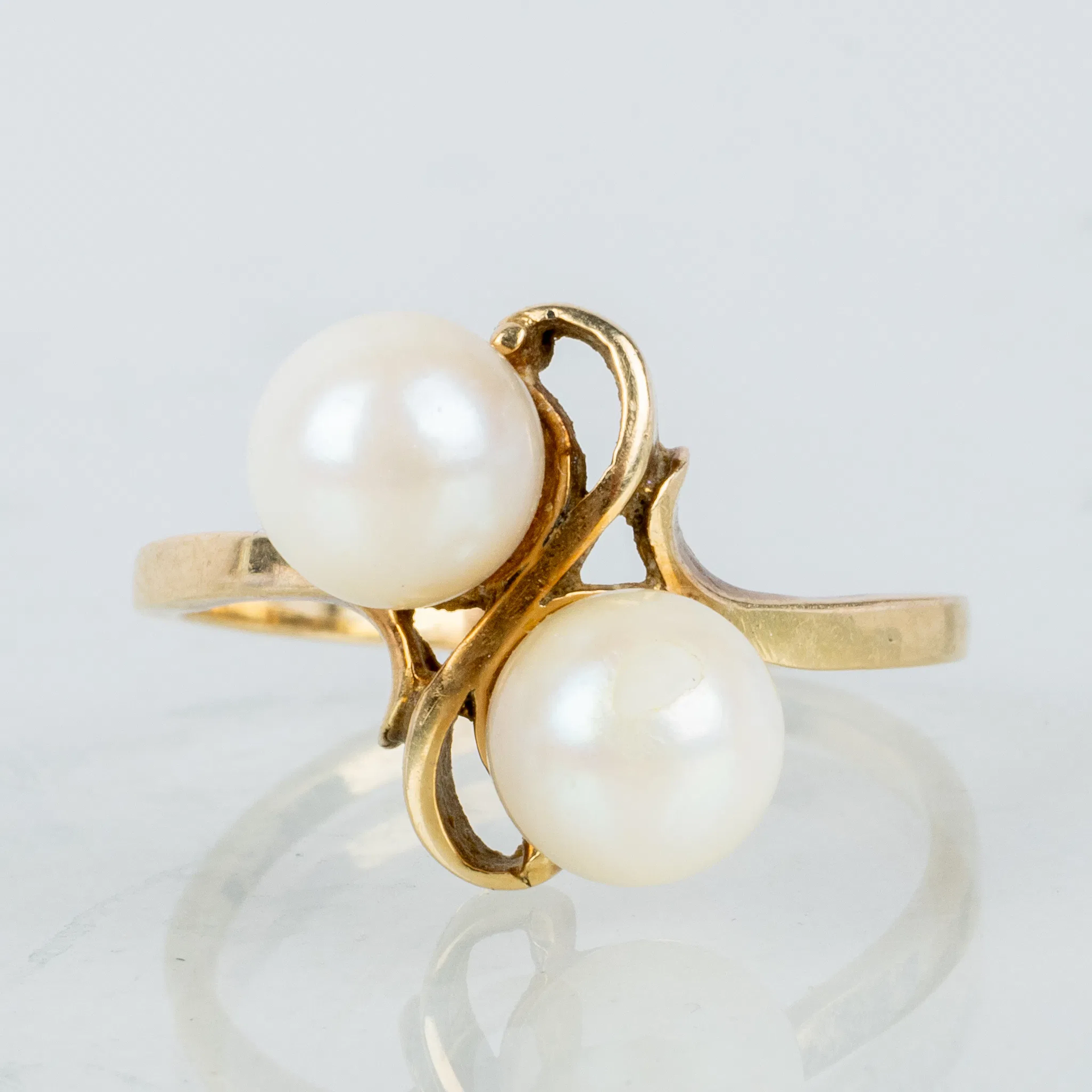 ANILLO, oro de 14 quilates, con perlas cultivadas