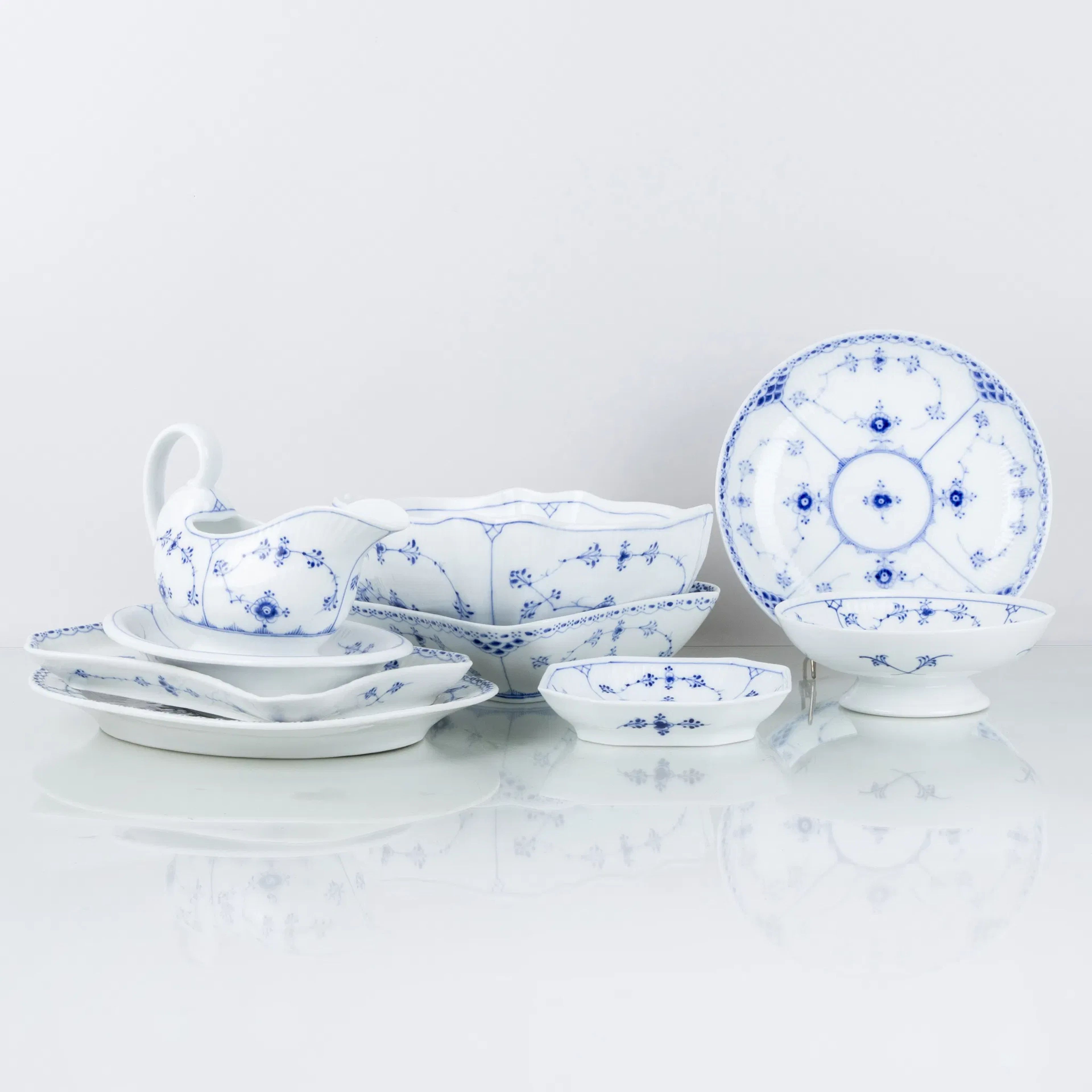 COPENHAGEN REALE, 8 pezzi di porcellana per tavolonie, "Blue Fluted", anni 1900