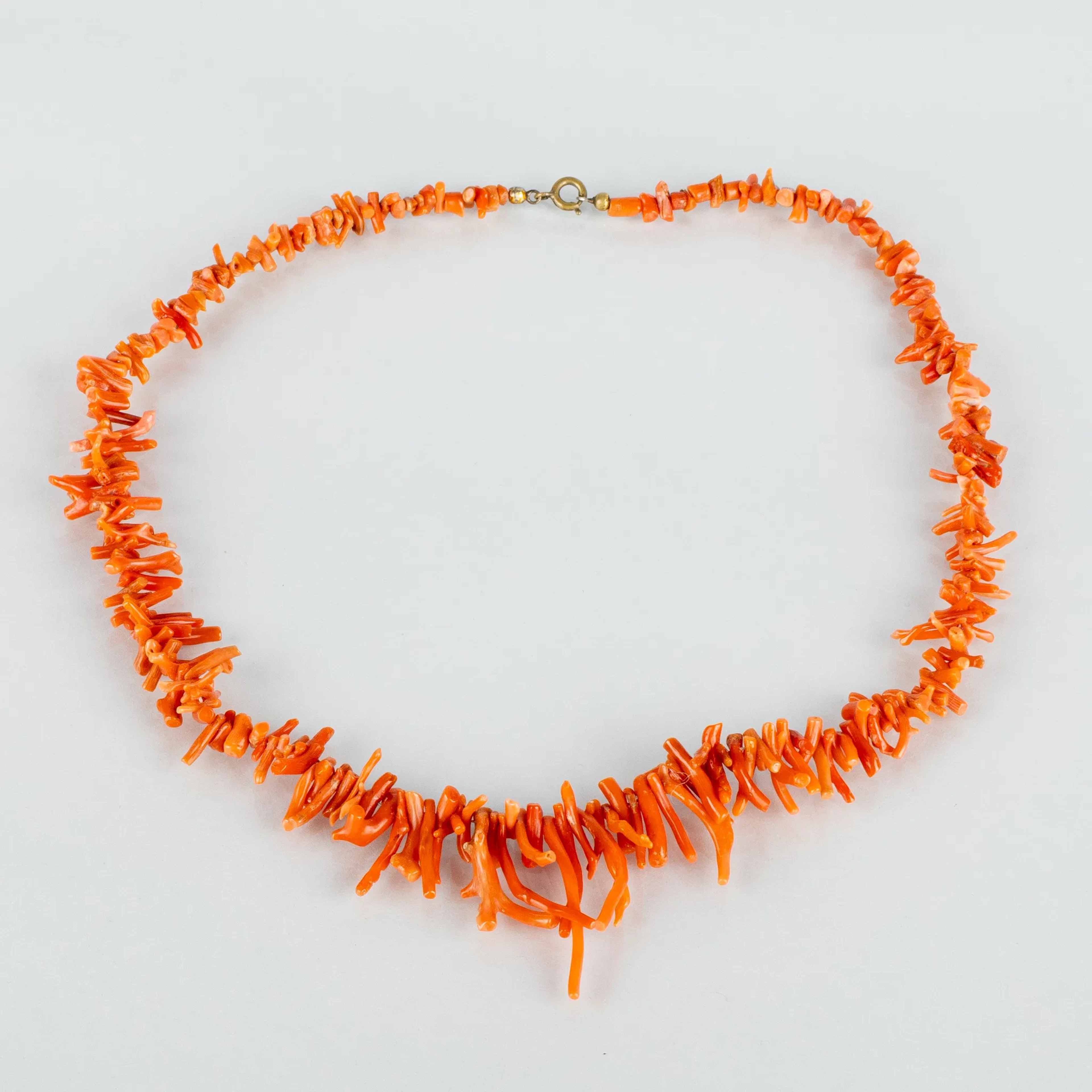 COLLIER, corail, milieu du XXe siècle