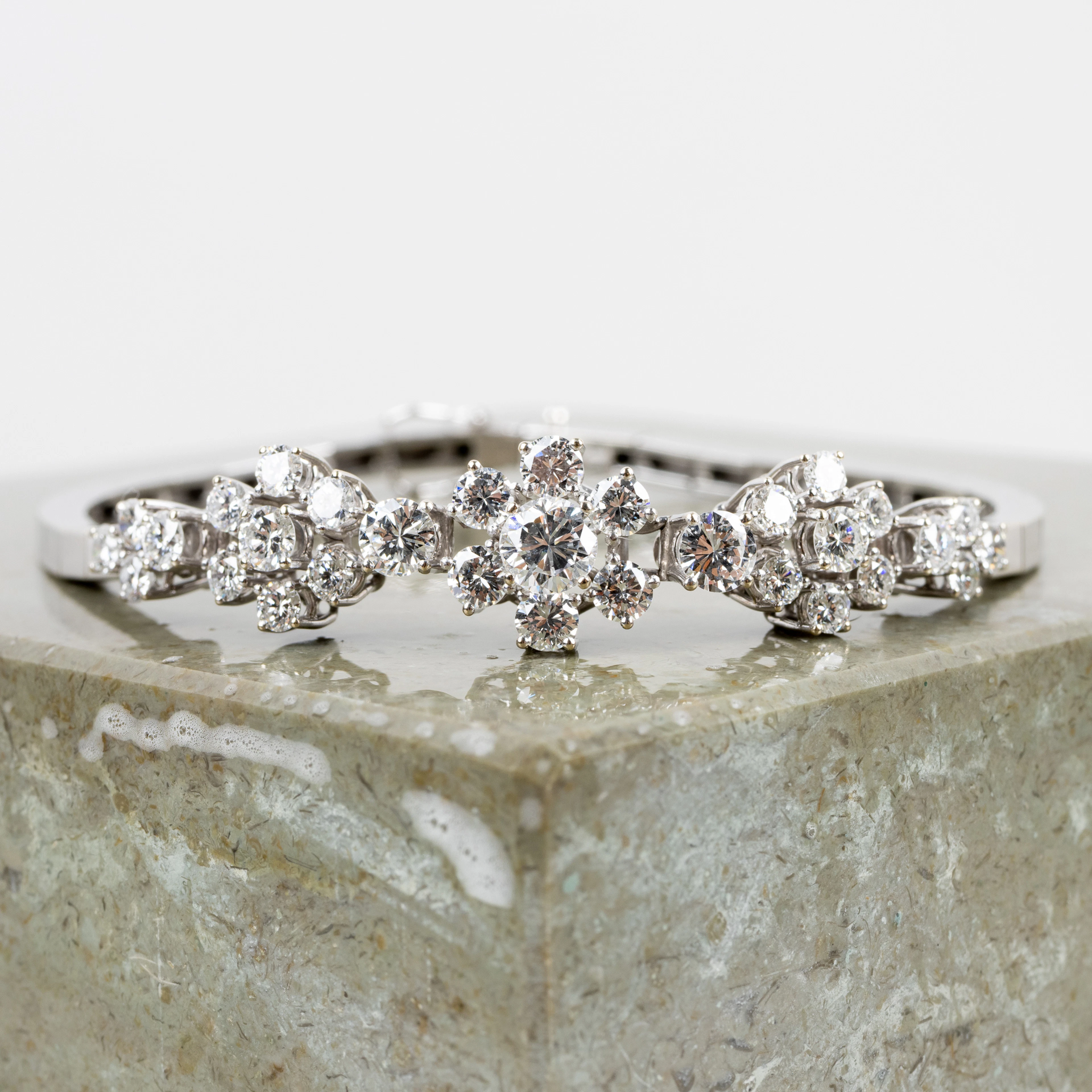 BRACCIALE in oro bianco 18 carati con diamanti taglio brillante ct 3,46 circa