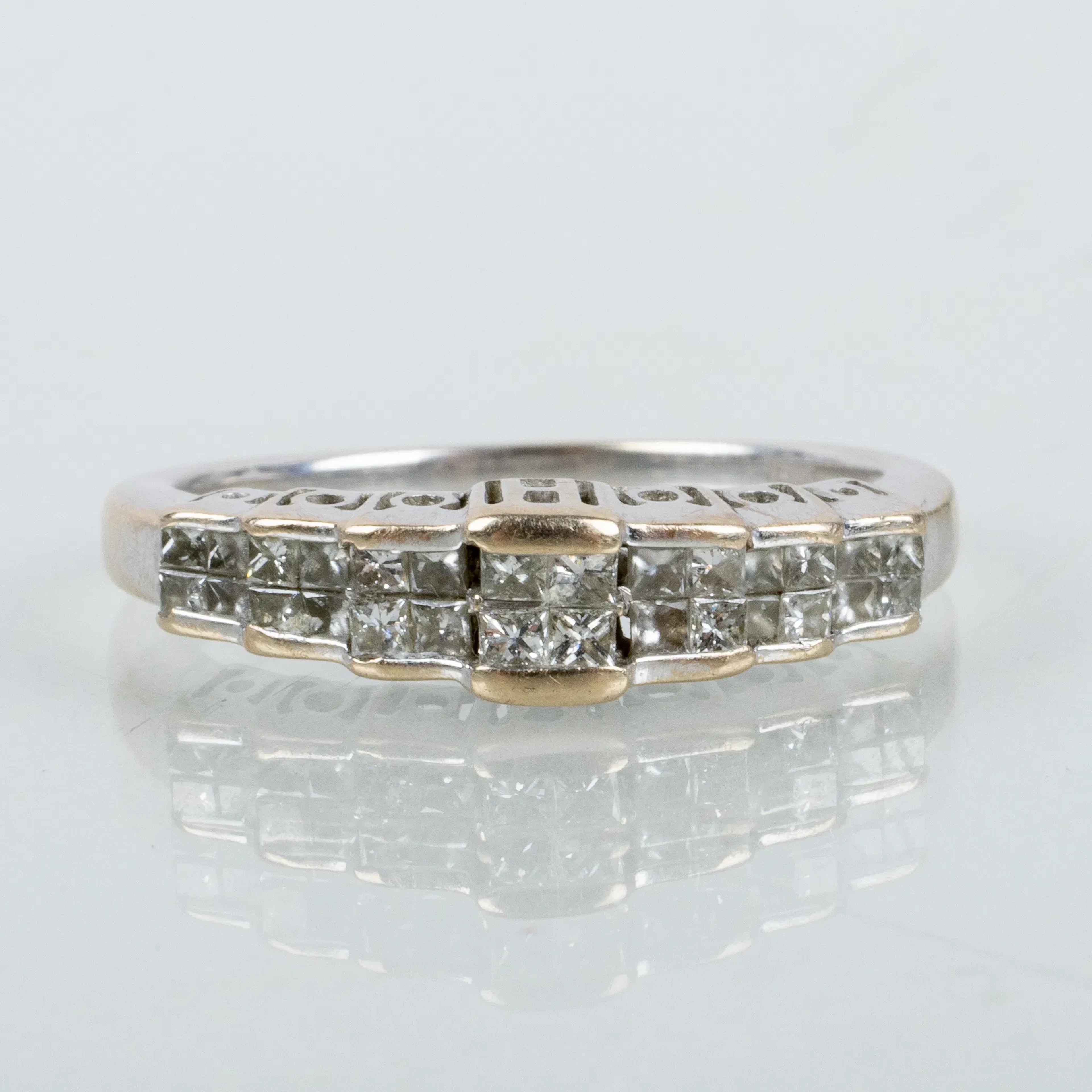 ANILLO, oro de 18 quilates, con diamantes, segunda mitad del siglo XX