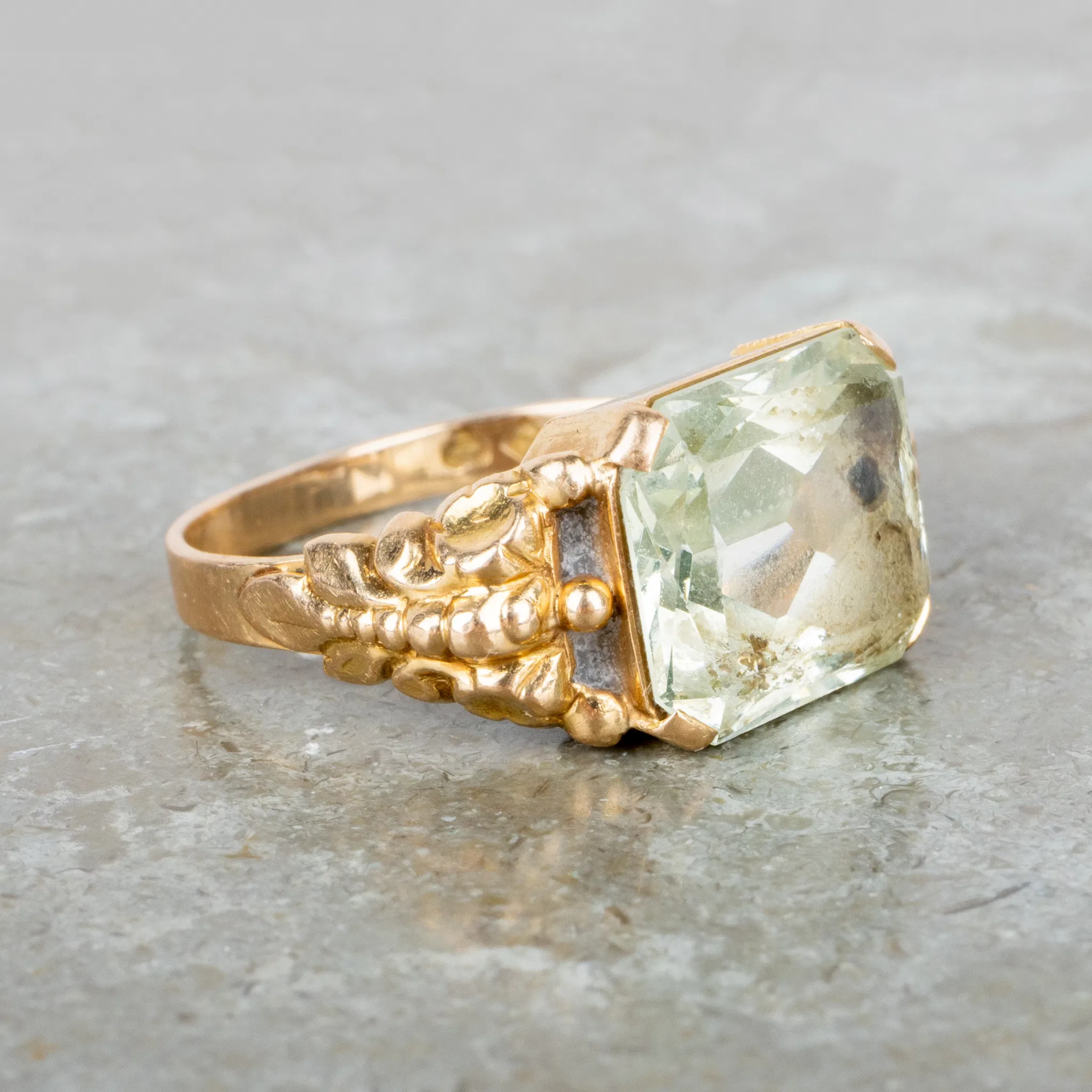 RING, oro 18 carati, con pietra verde sfaccettata, francobolli svedesi AGA C9
