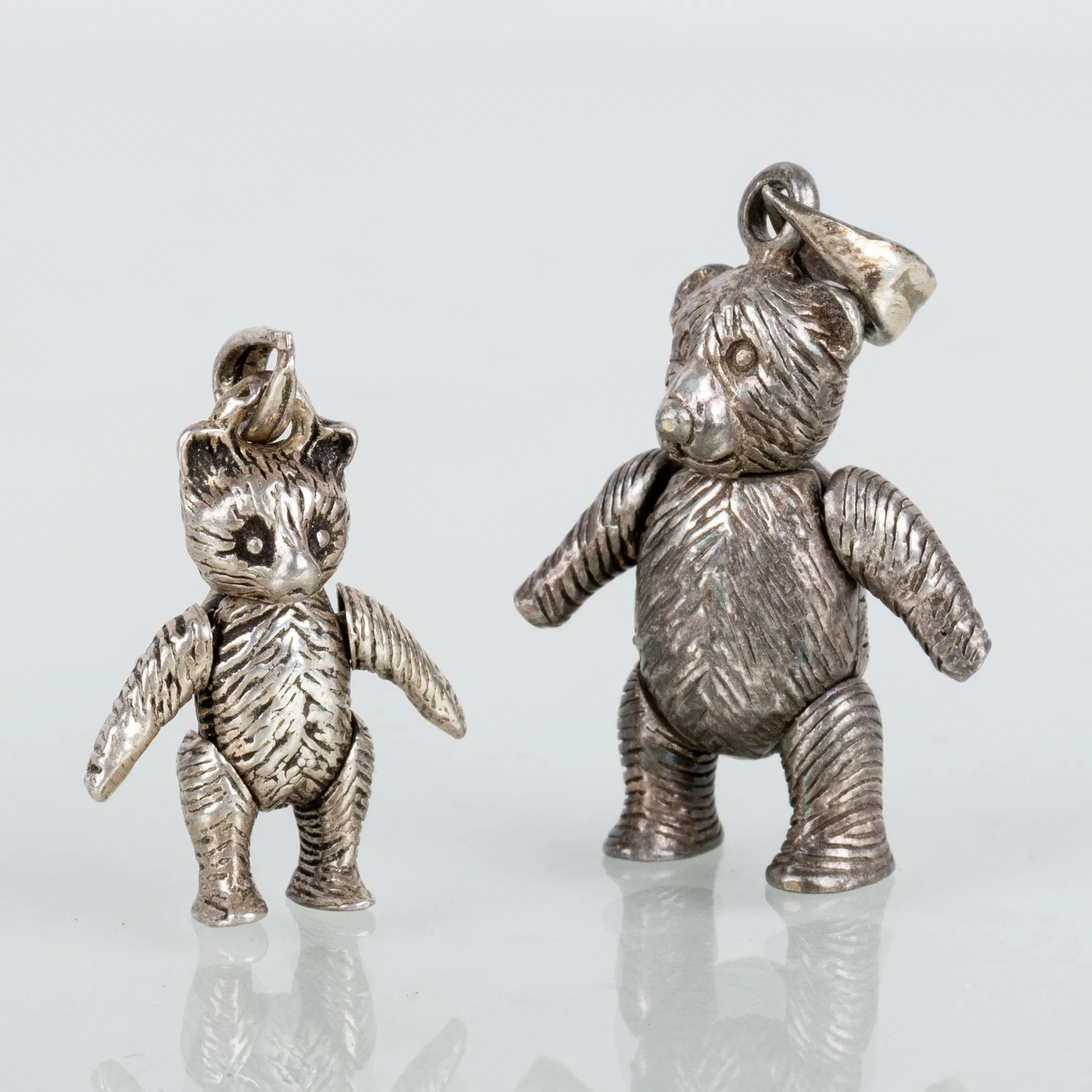 ANHÄNGER, 2 Stück, Silber, in Bärenform, 1900er/2000er Jahre