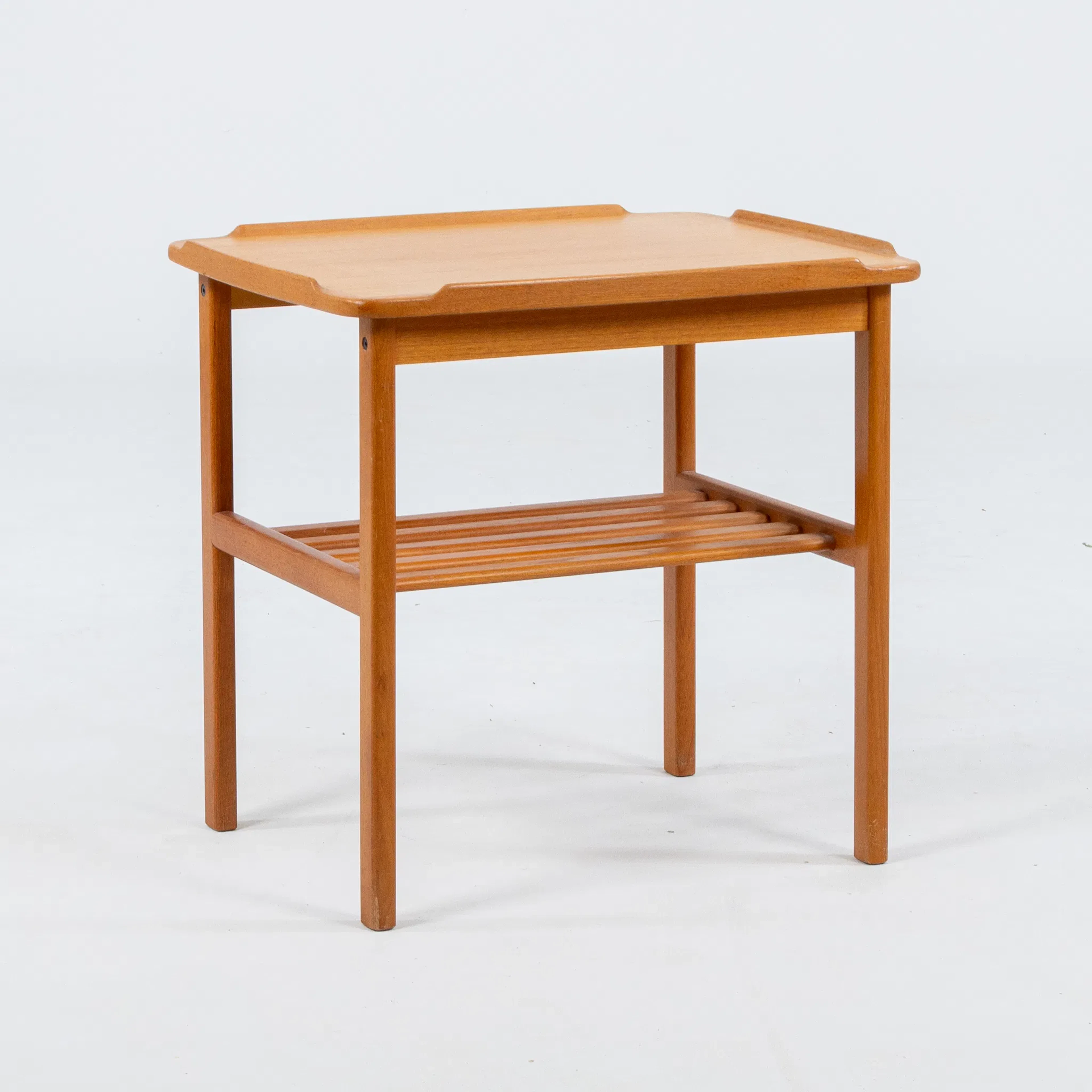 MESITA DE NOCHE, "Lena", muebles DS, Suecia, mediados del siglo XX