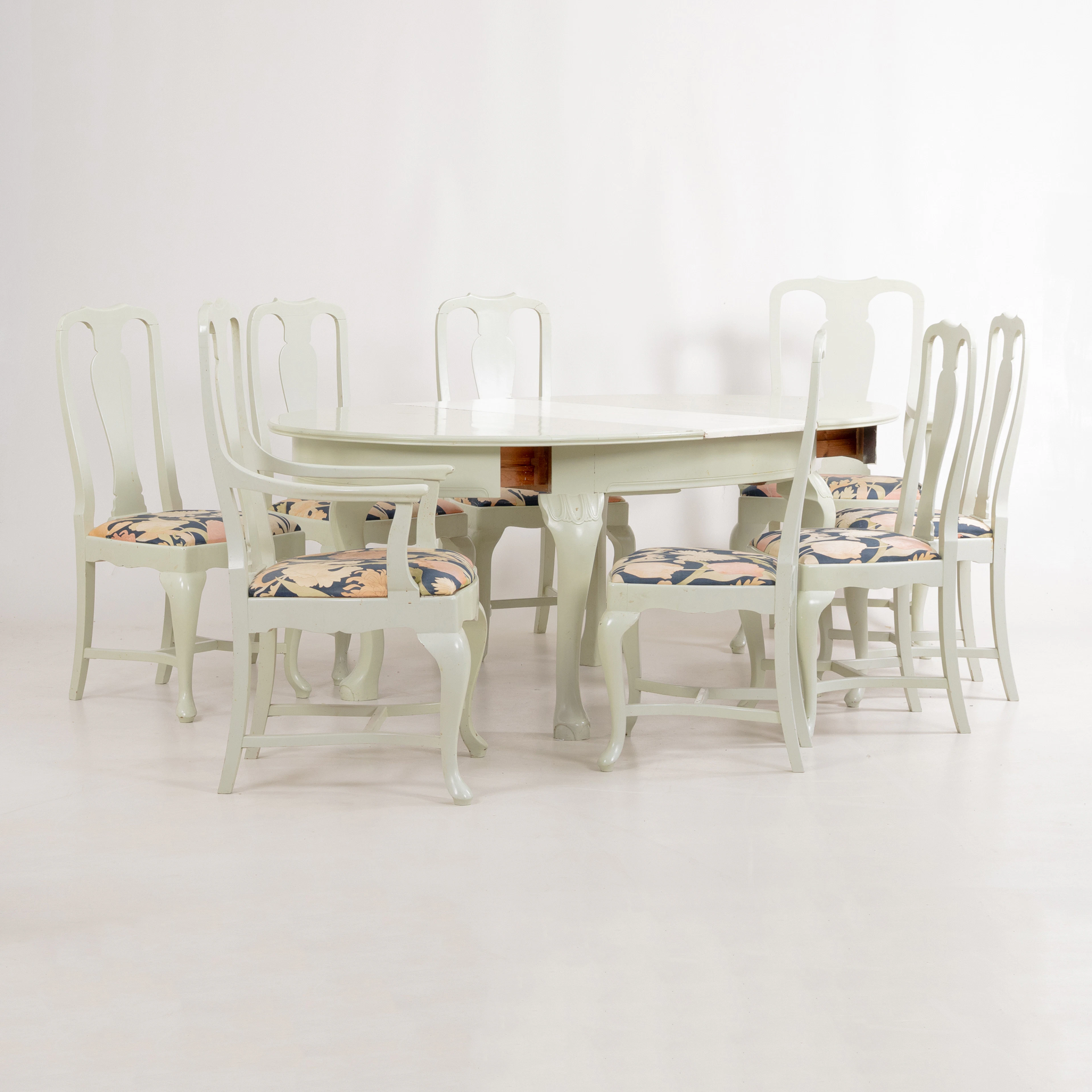 MUEBLES DE COMEDOR, 9 partes, estilo rococó, la primera mitad del siglo XX