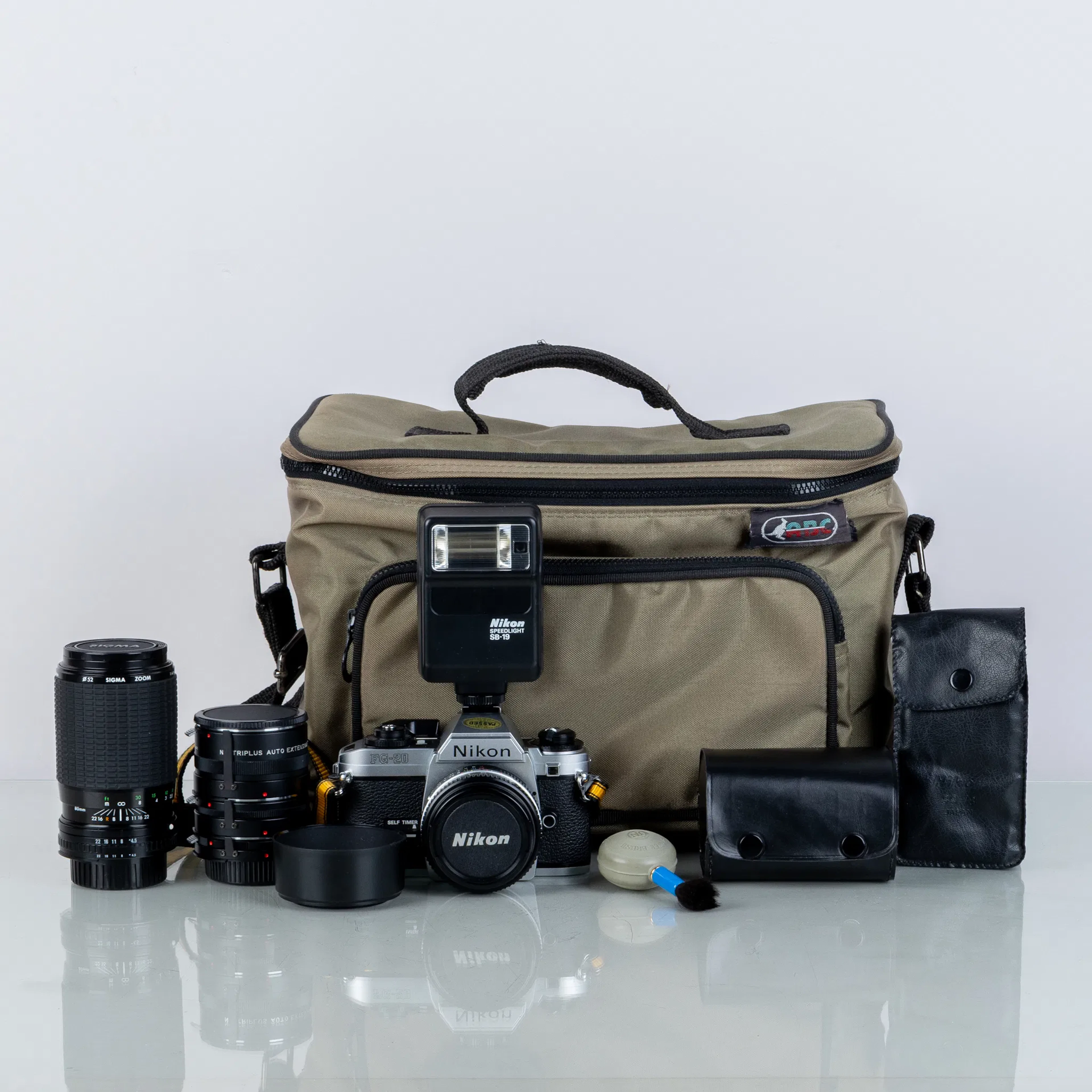 SYSTEM CAMERA, Nikon FG-20, with accessories