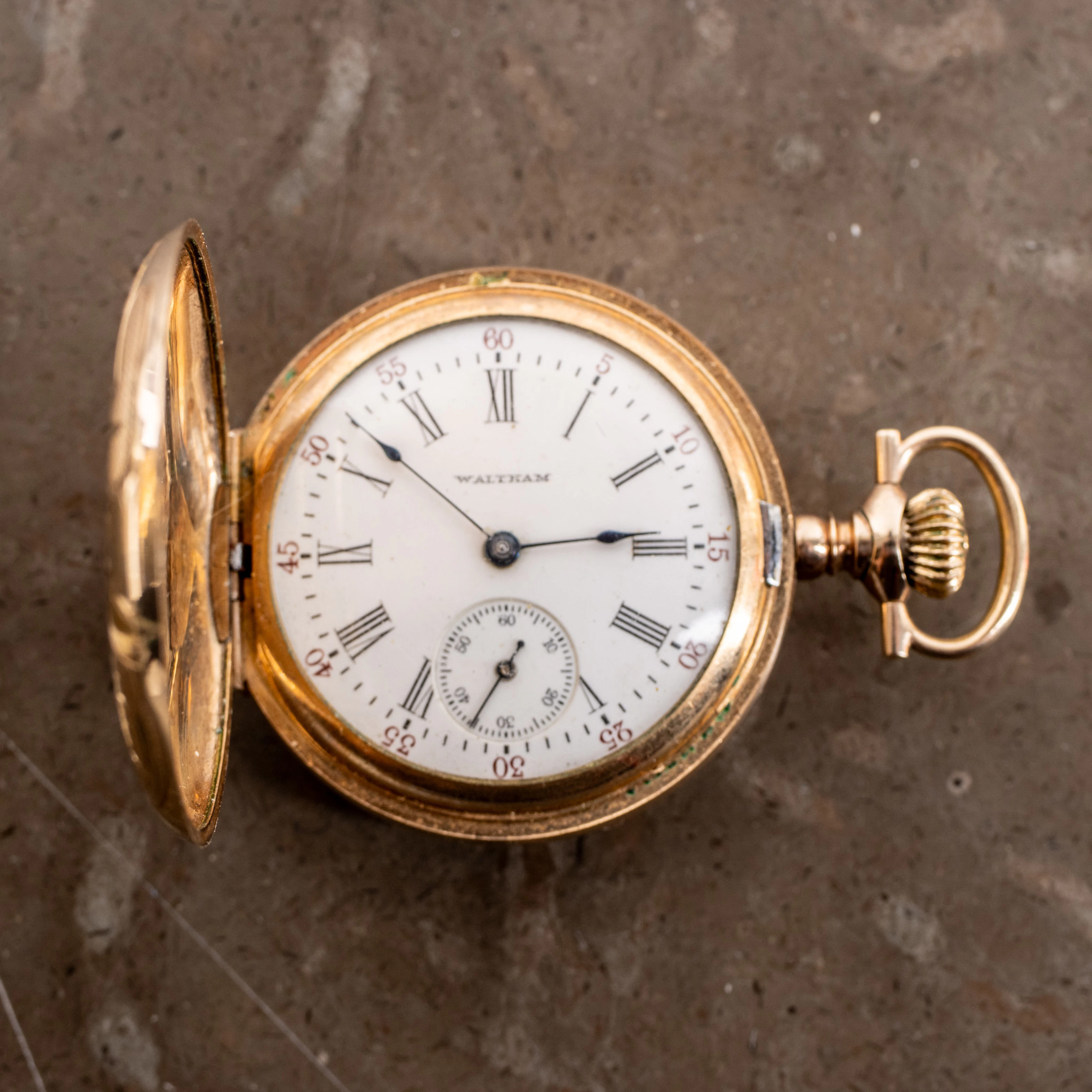 RELOJ DE BOLSILLO, para mujer, Waltham, doble oro, primera mitad del siglo XX
