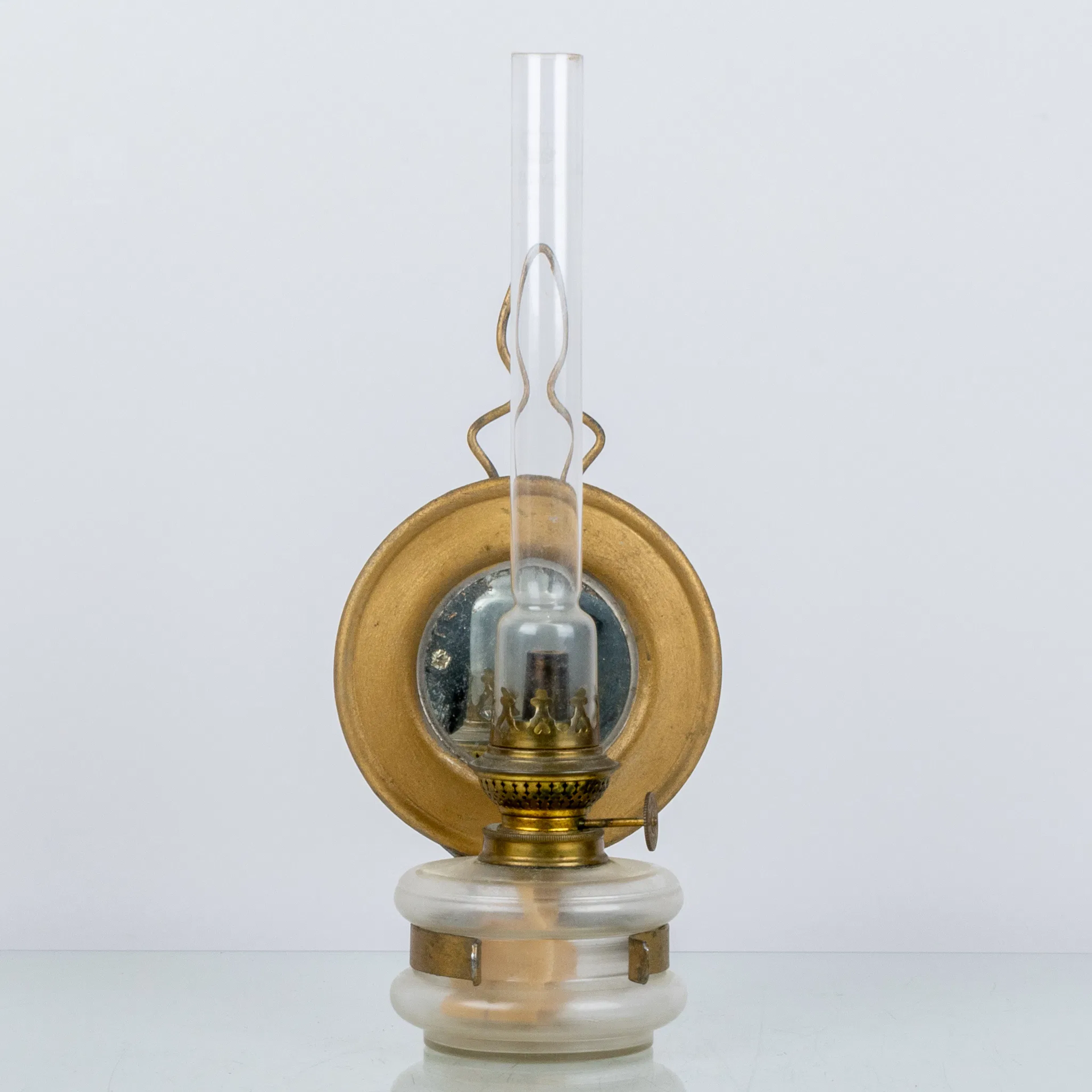 WANDKEROSINLAMPE, Glas und Metall, die erste Hälfte des 20. Jahrhunderts