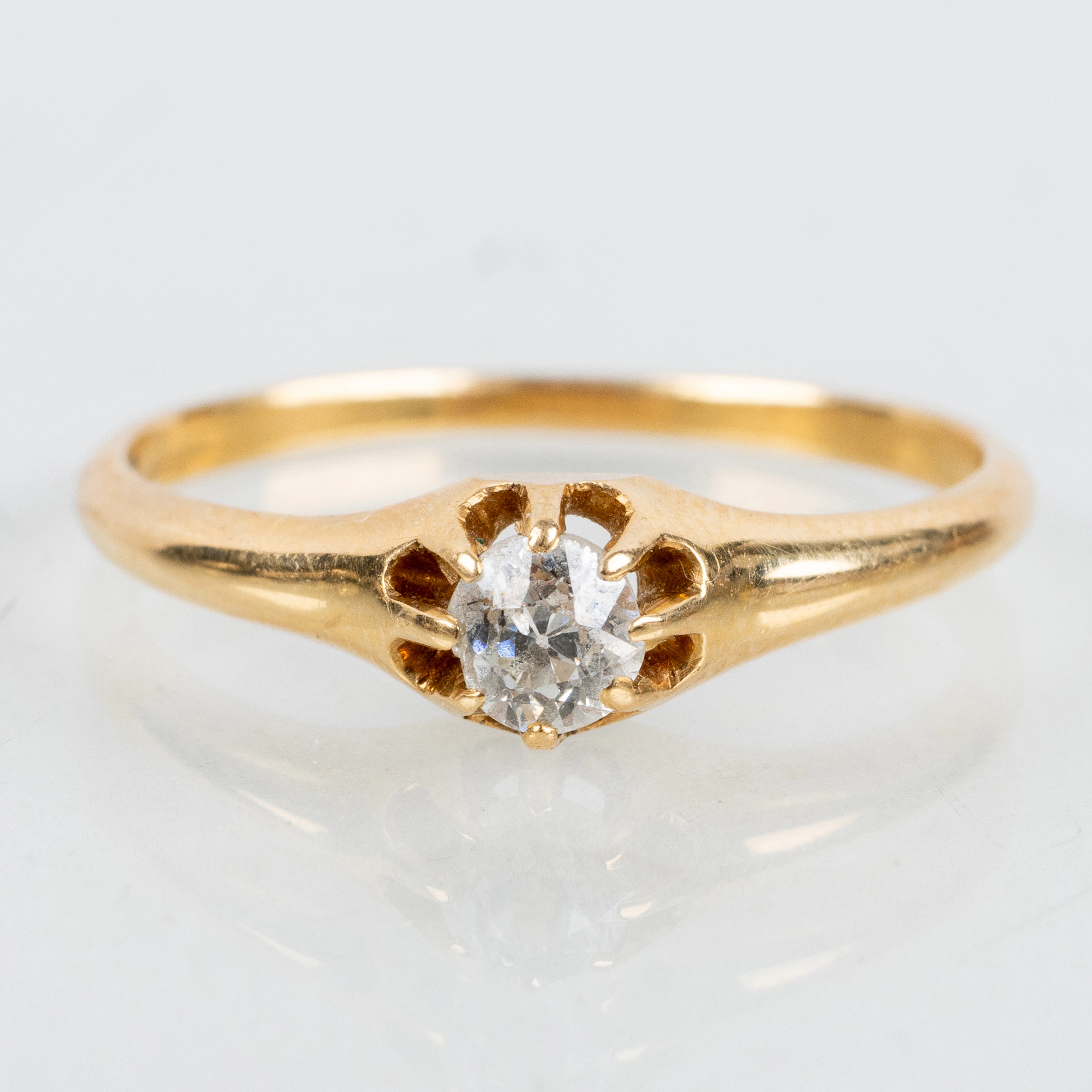 ANILLO DE PIEDRA ÚNICA, oro de 18 quilates, con diamante de tallado antiguo