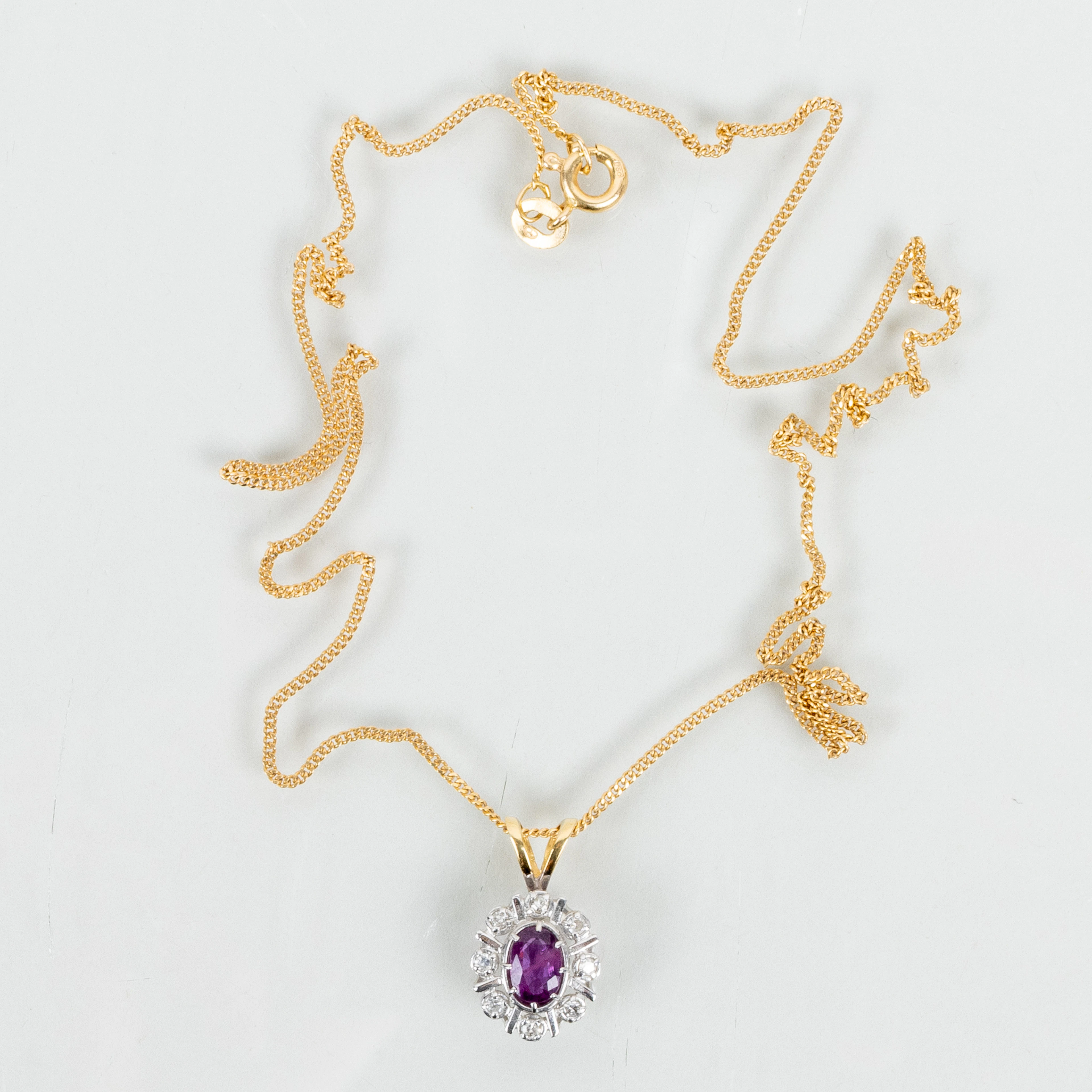 COLGANTE CON COLLAR, oro de 18 quilates, con diamantes azules, peso total aprox. 3,5 g