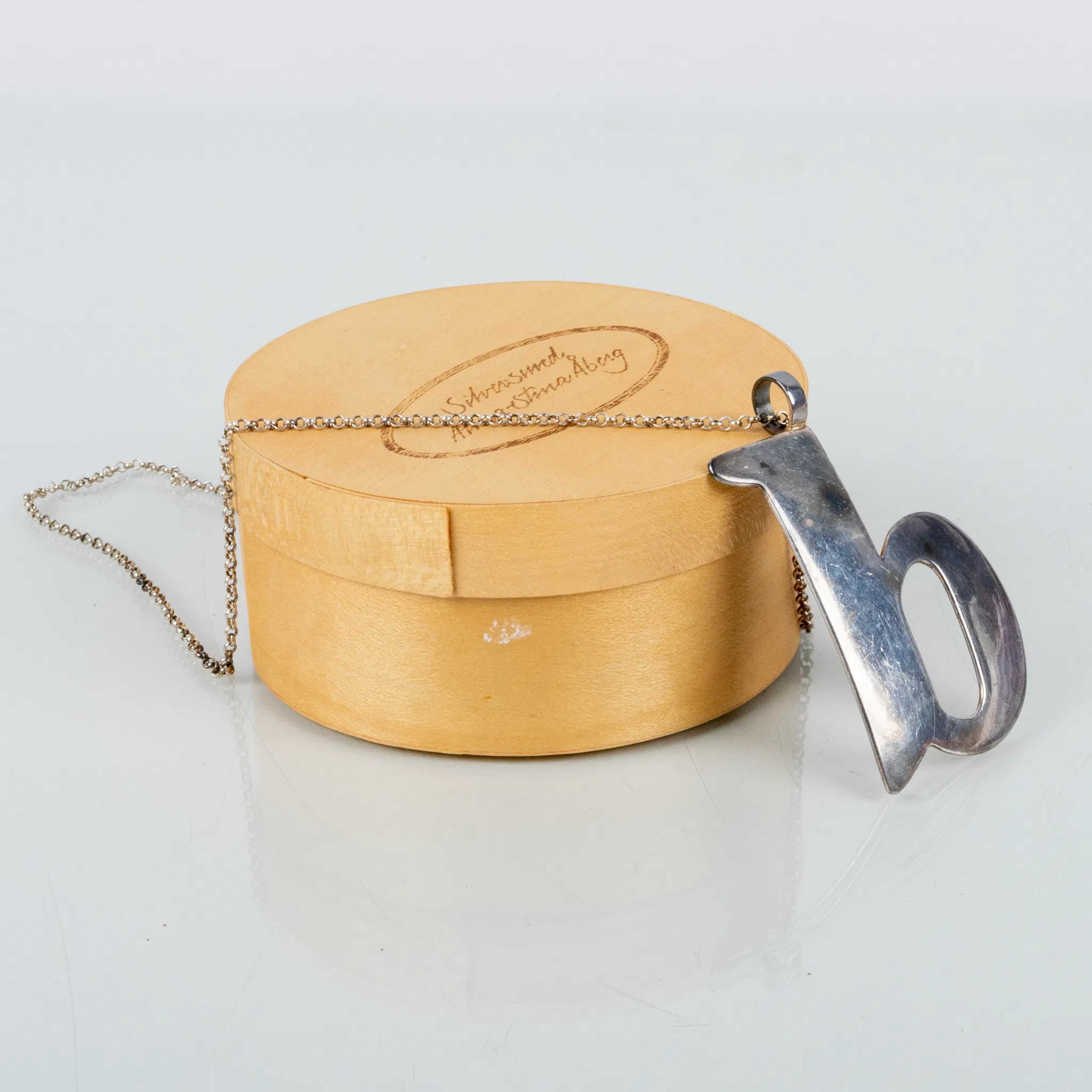 ANNA-STINA ÅBERG, un collar de plata esterlina con un colgante fijo en forma de