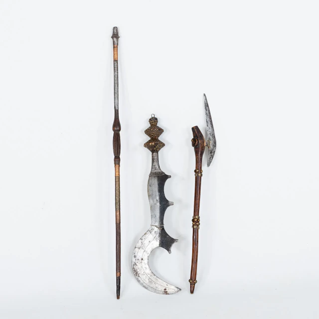 ARMOIRIES ET CANNE, 3 pièces, orientales, probablement années 1800/1900