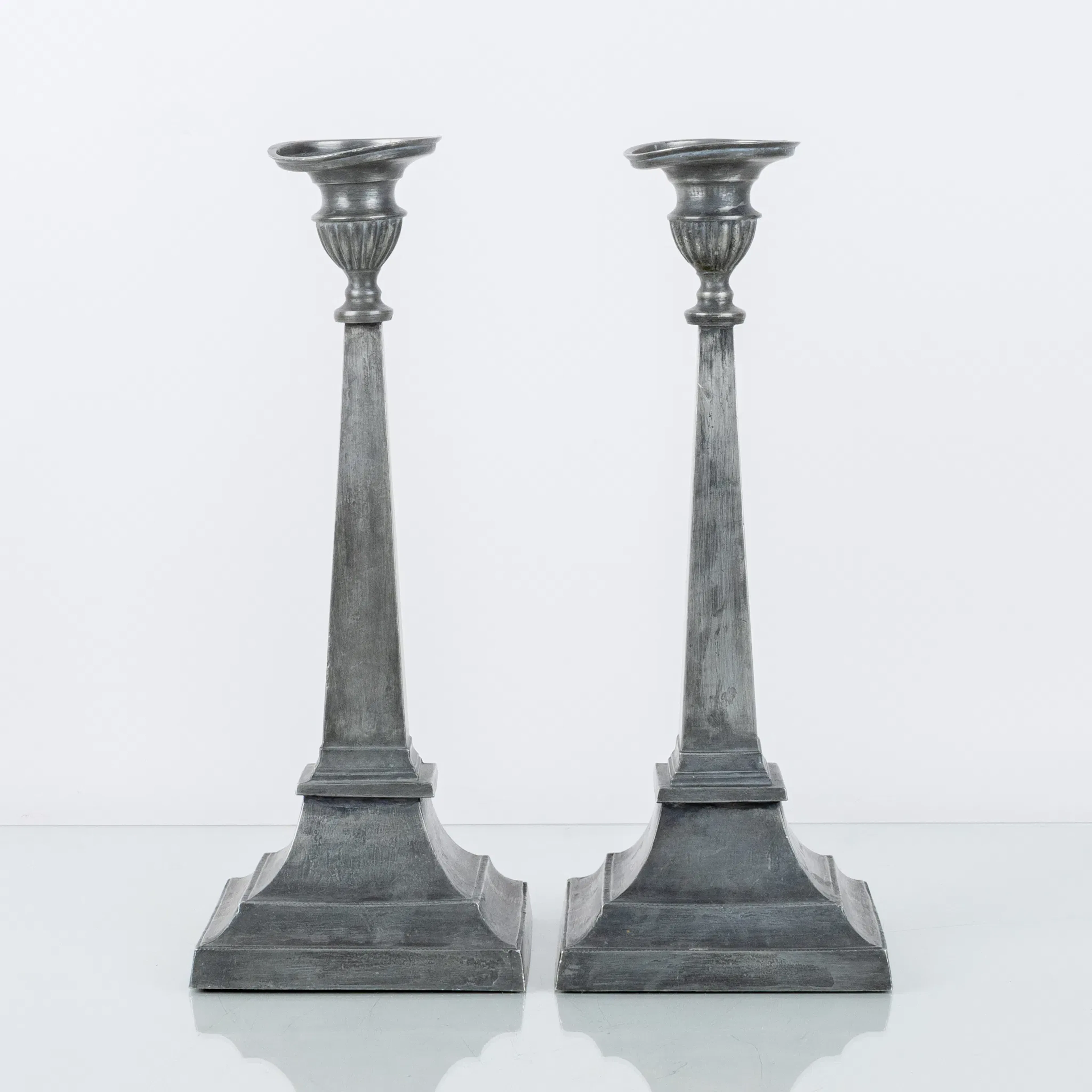 CHANDELIERS, 1 paire, étain, probablement années 1800