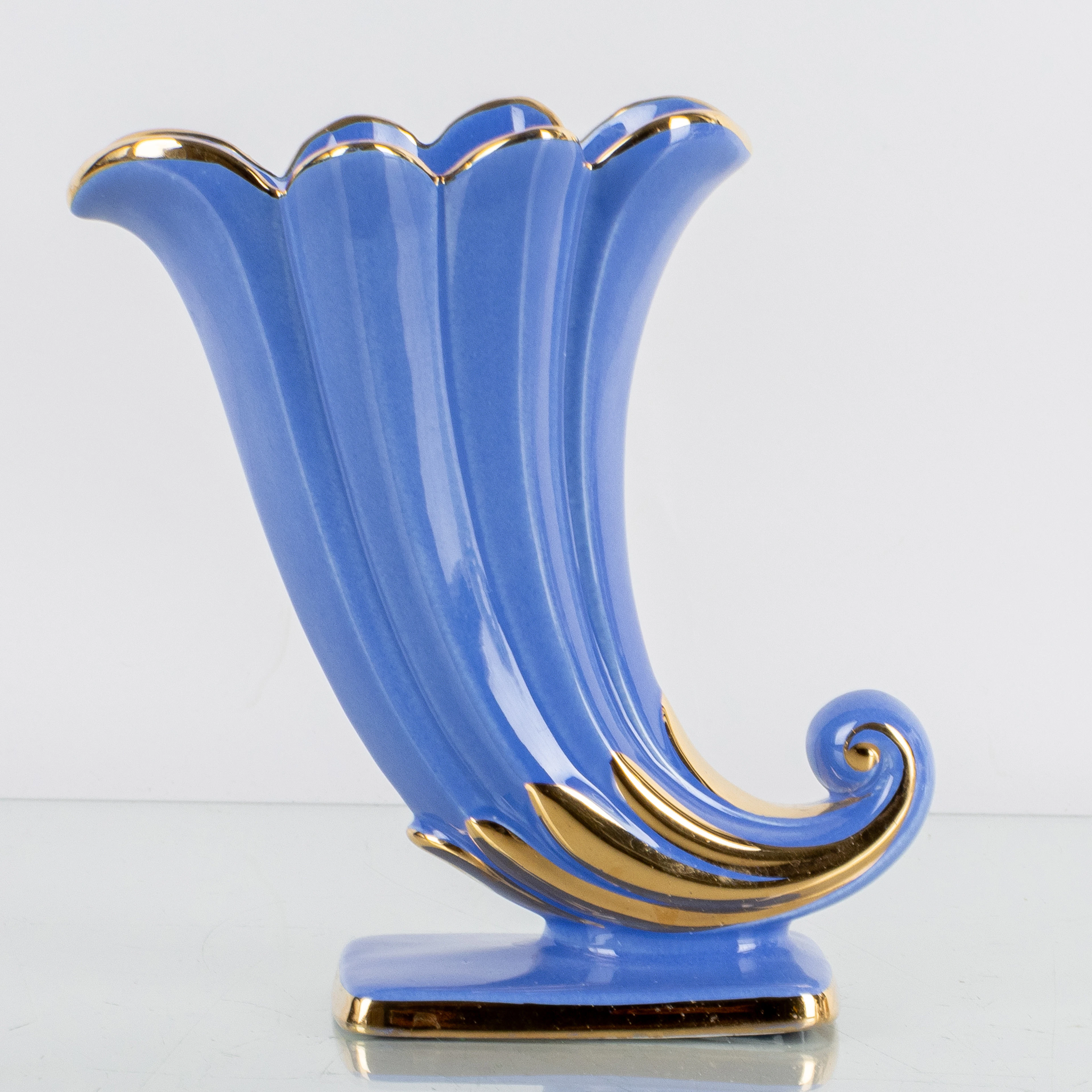 An Arthur Percy "Sapphire" porcelain vase in mid-20th century Gefle