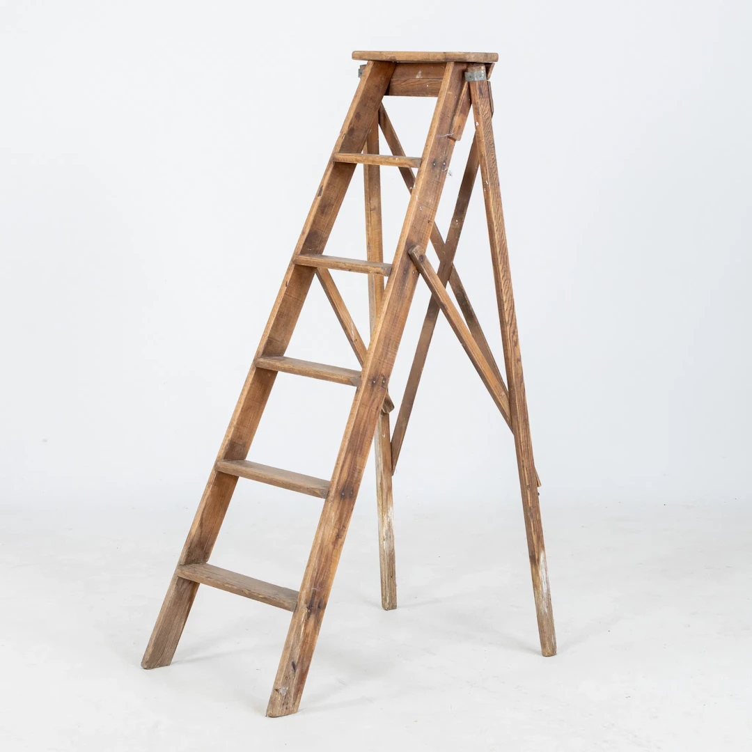 ESCALERA, madera, la primera mitad del siglo XX