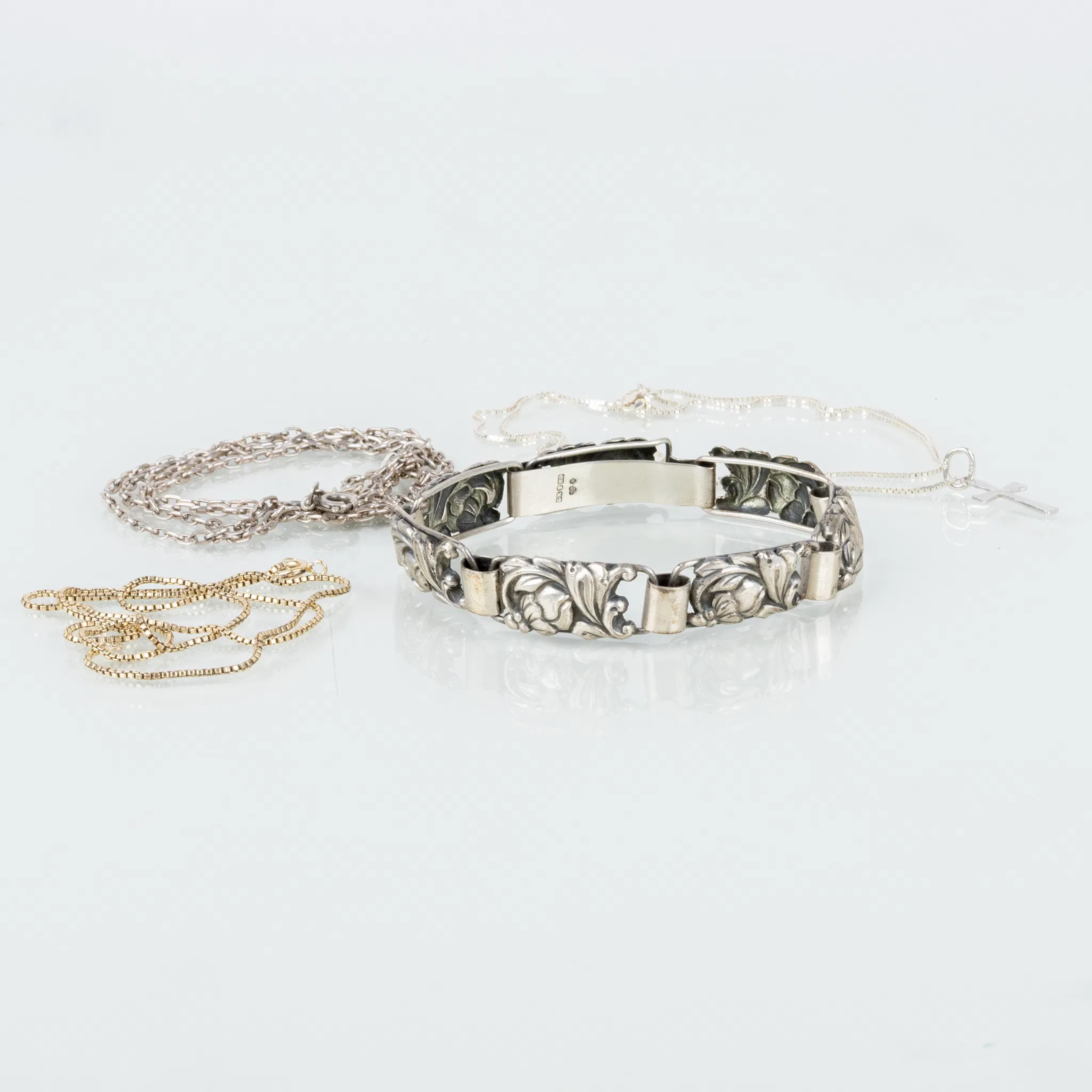 COLLEZIONE DI GIOIELLI IN ARGENTO, 4 pezzi, braccialetti blu metà del 1900