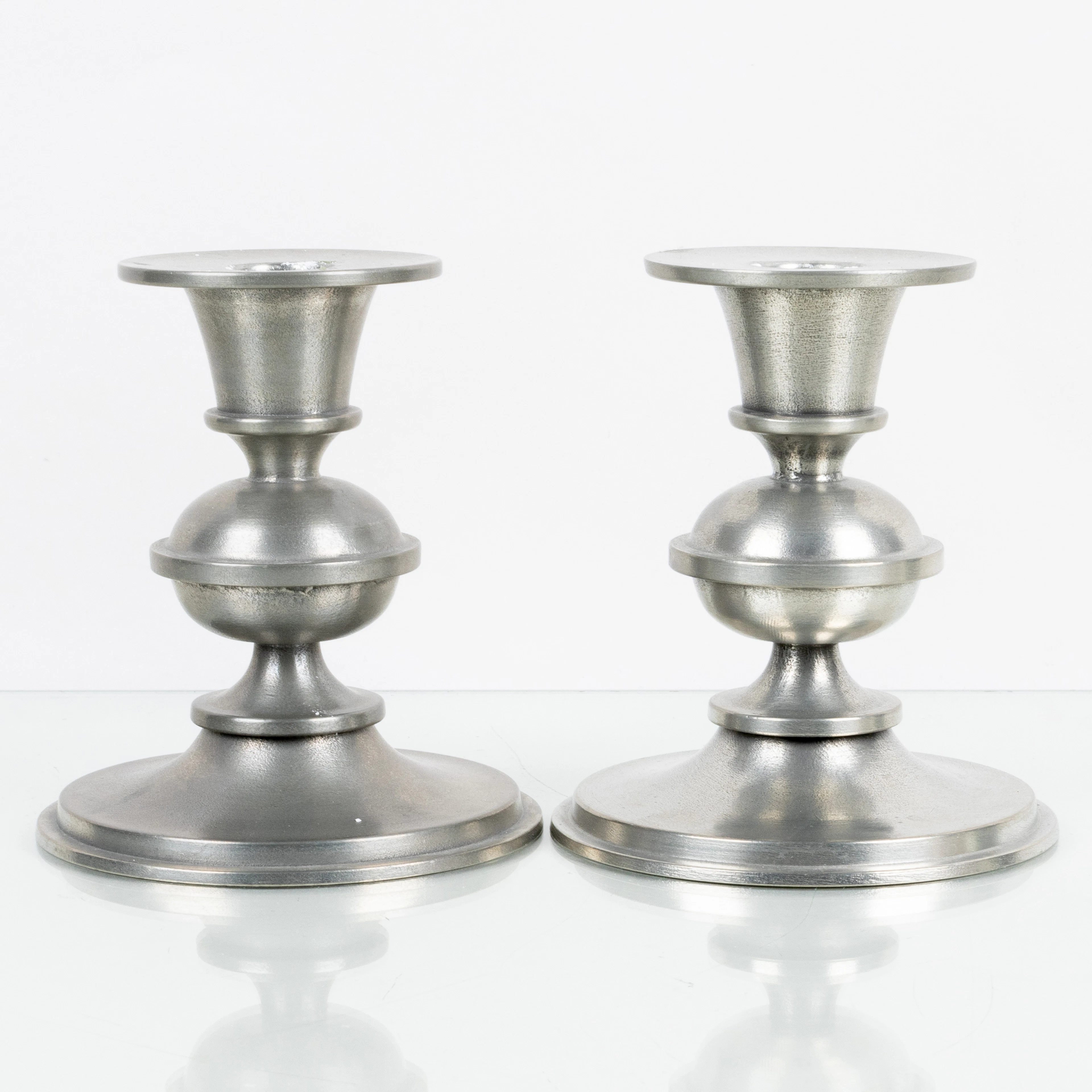EDVIN OLLERS, 1 coppia di candelieri, peltro, S&O Schreuder & Olsson, 1956