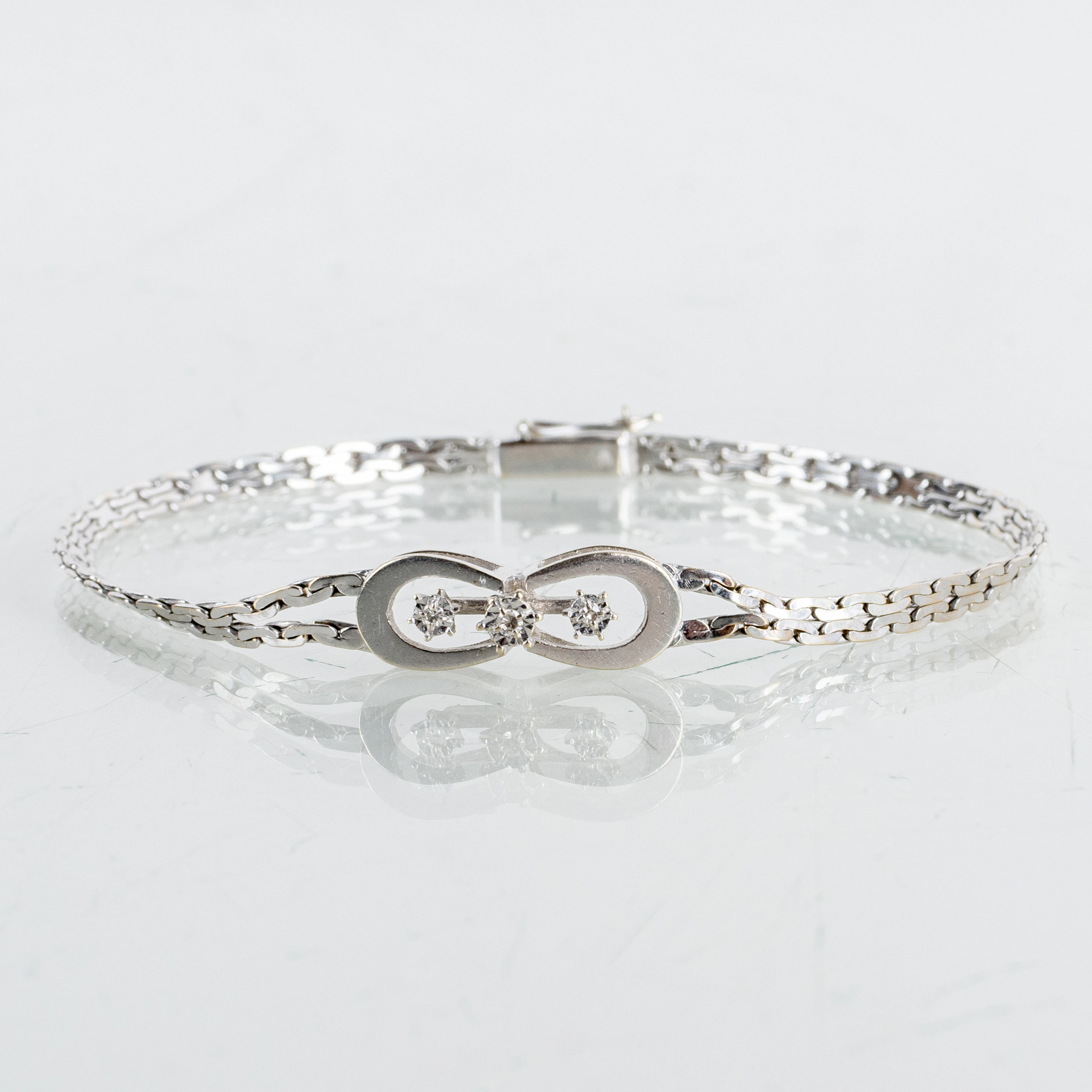 PULSERA, oro blanco de 18 quilates, con diamantes, siglo XX, peso aprox. 7 g