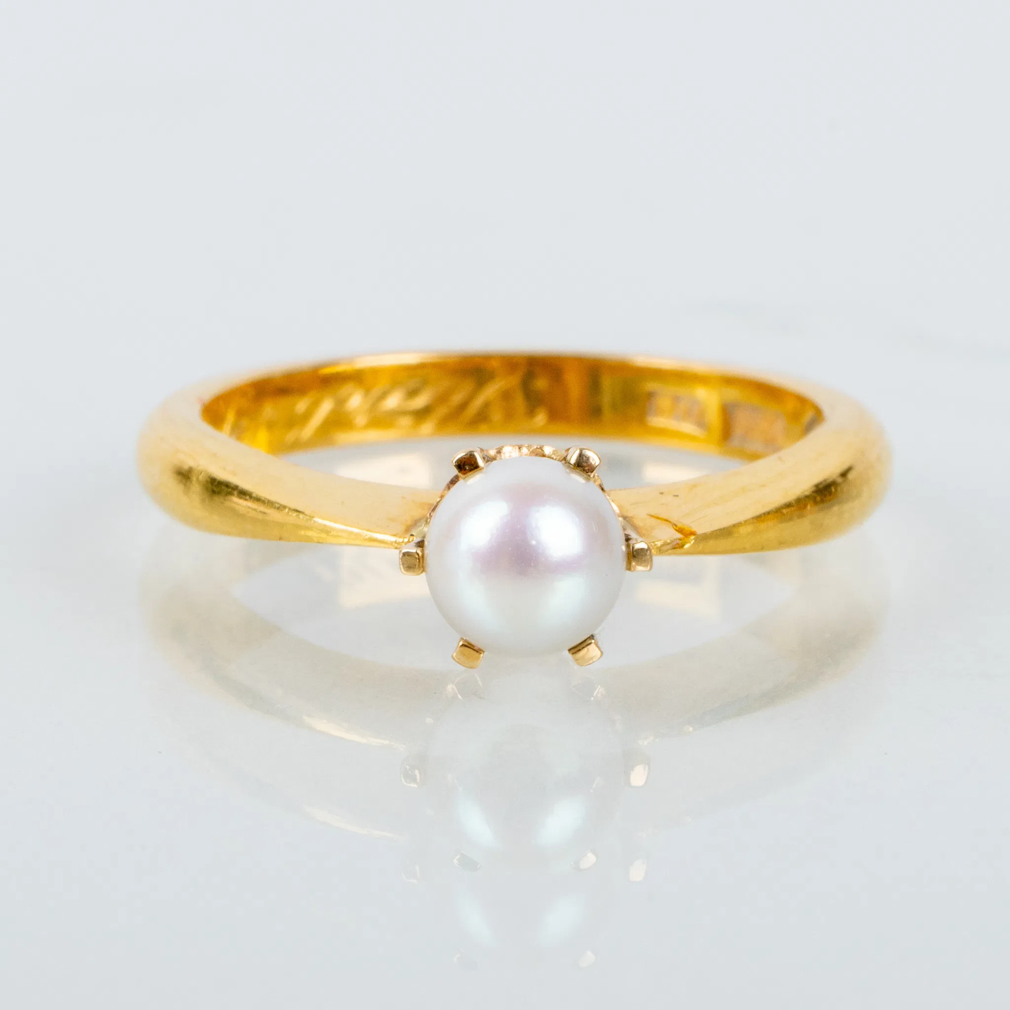 ANILLO, oro de 23 quilates, con perla cultivada, sellos suecos 1940