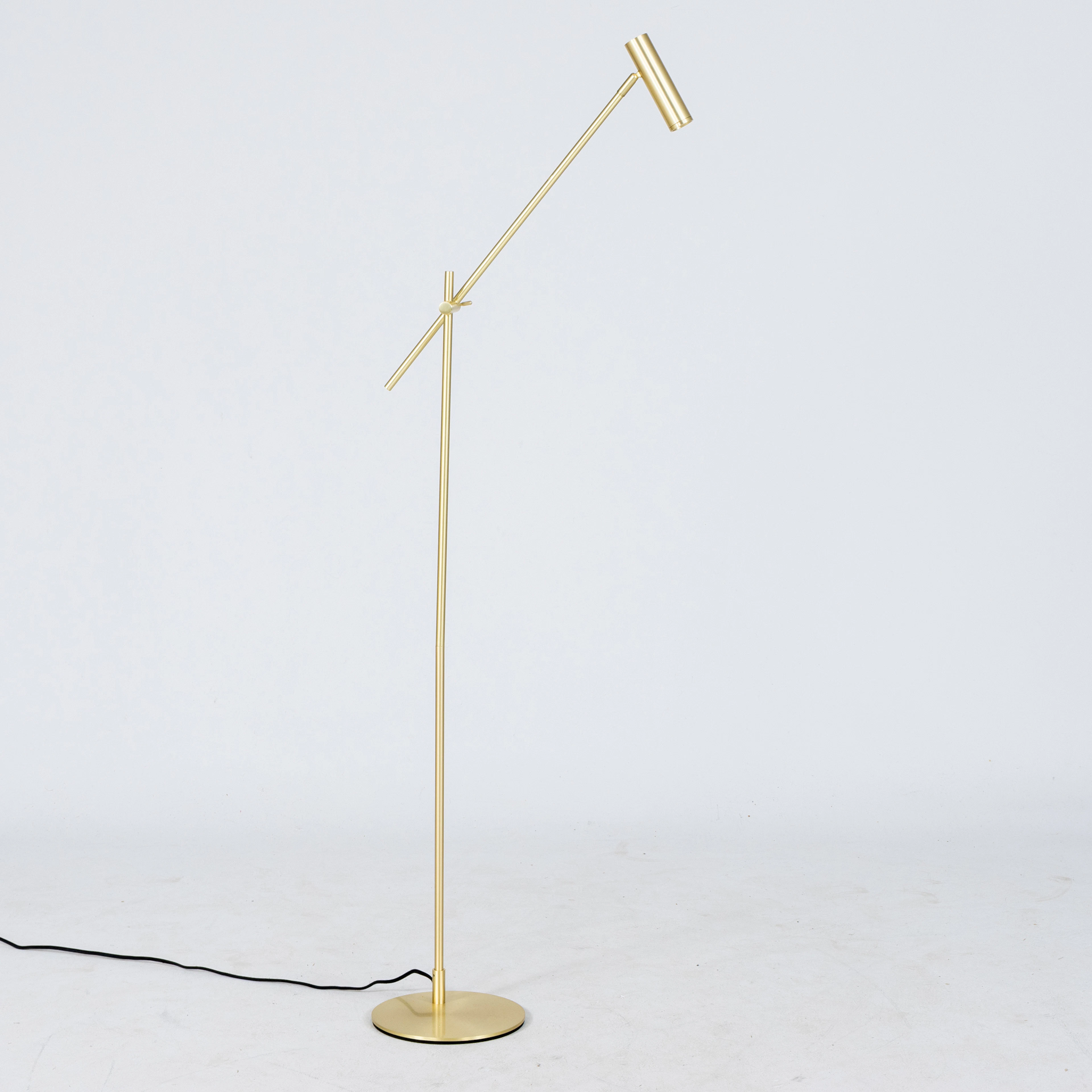 LAMPE SUR SOL, laiton brossé, Mio, contemporain