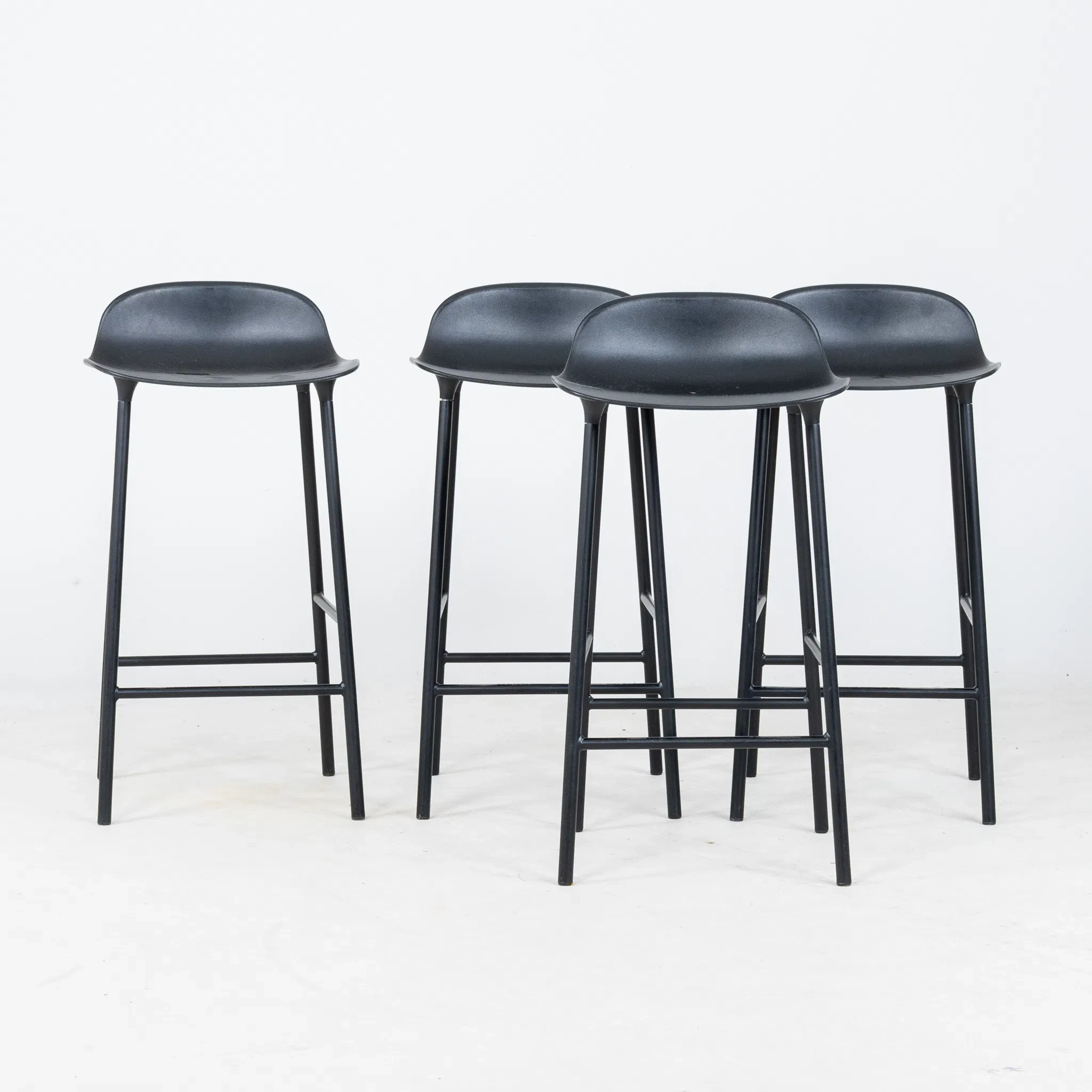 NORMANN COPENHAGEN, 4 taburetes de bar, "Form", años 2000