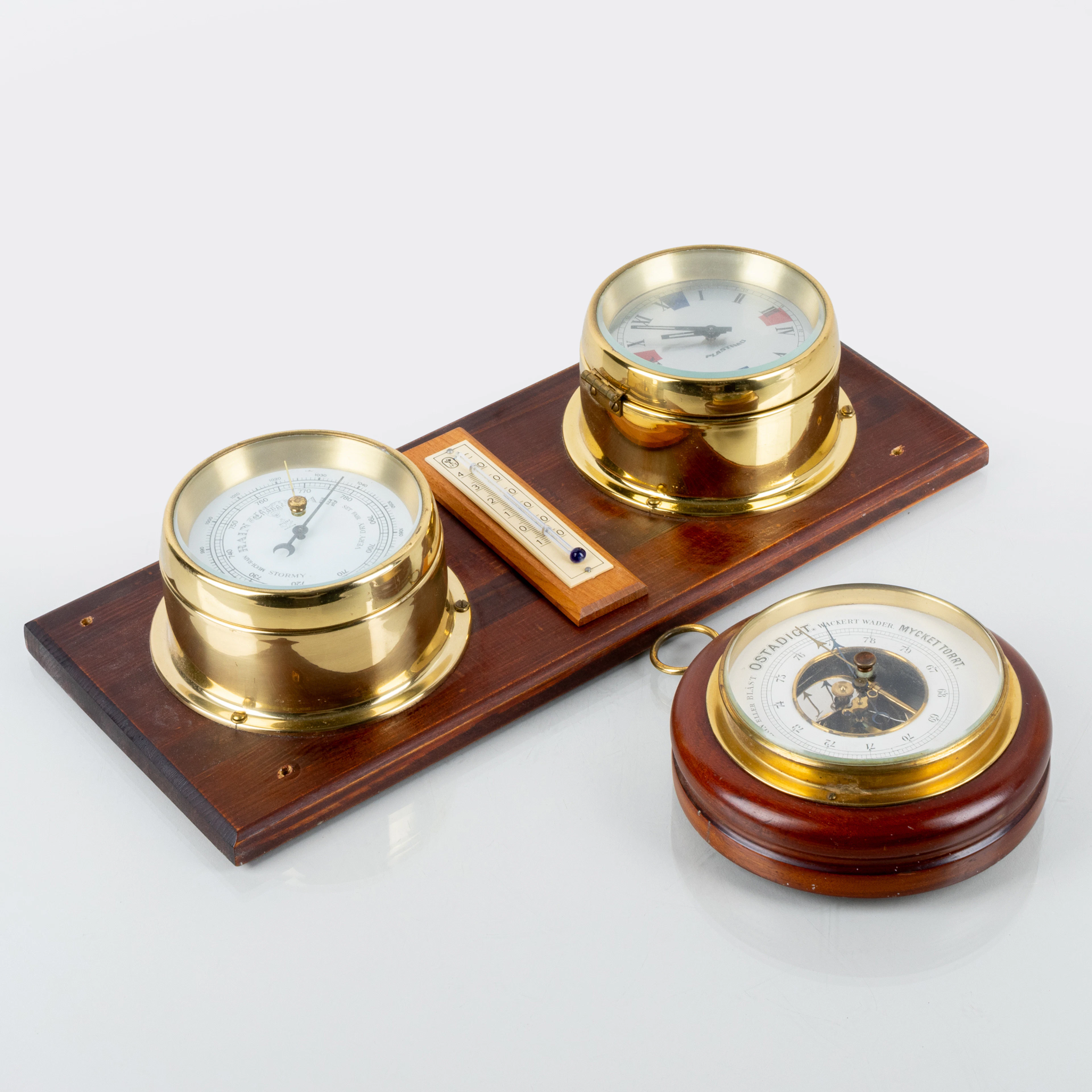 BAROMETRI E OROLOGIO, legno e ottone, incluso Platiomo, 1900