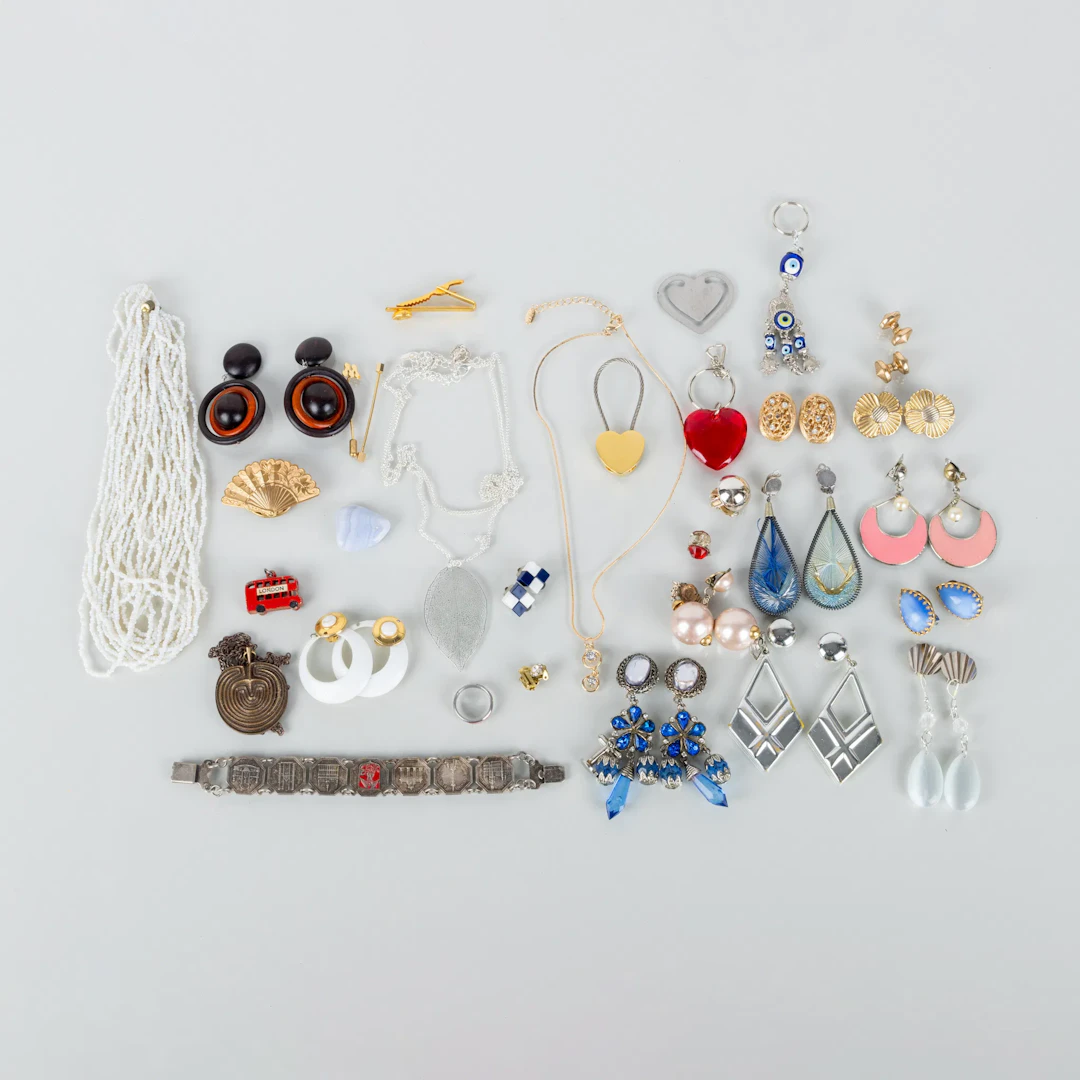 COLECCIÓN DE BISUTERÍA, diversos materiales, siglos XX/2000