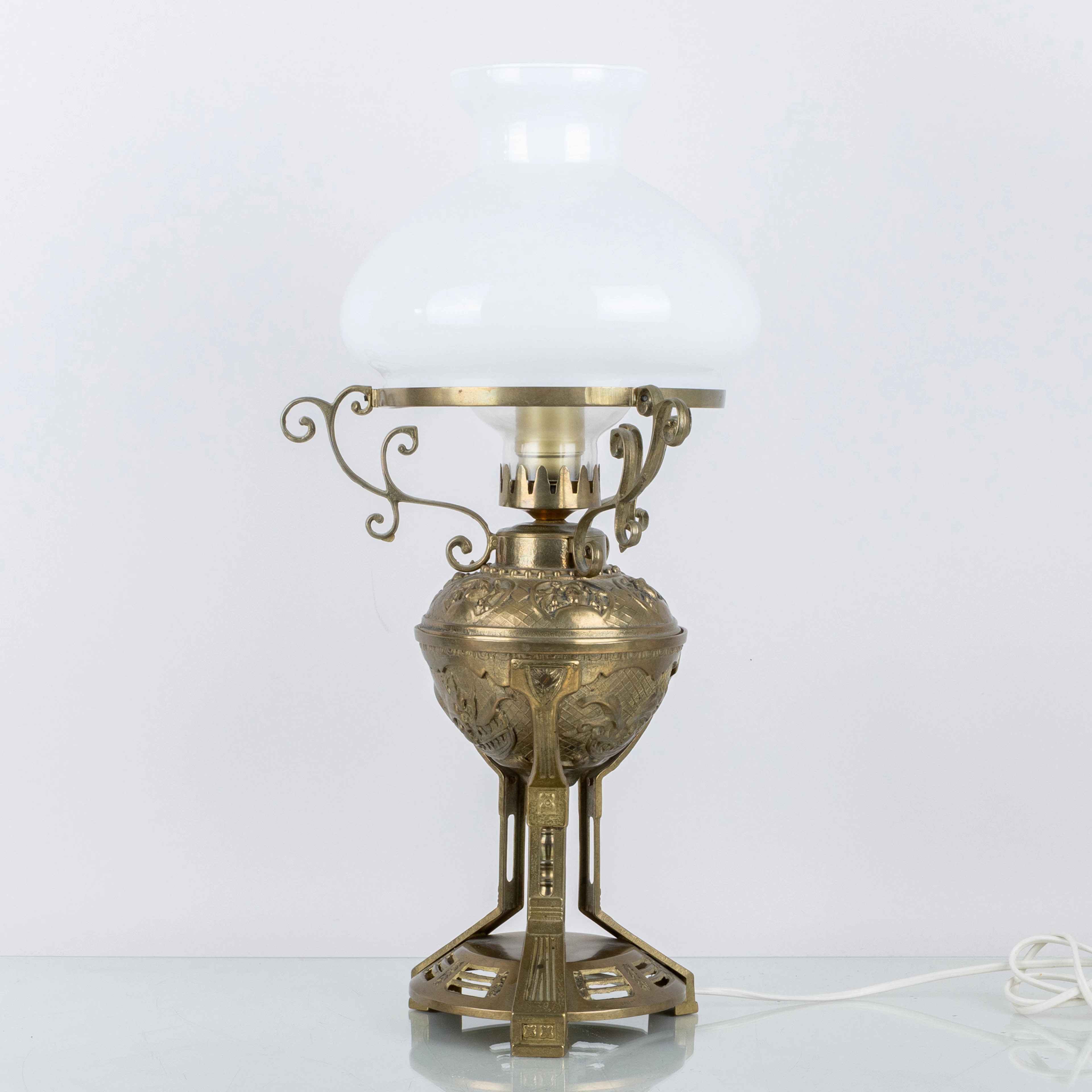 LÁMPARA DE MESA, latón, Art Nouveau, principios del siglo XX