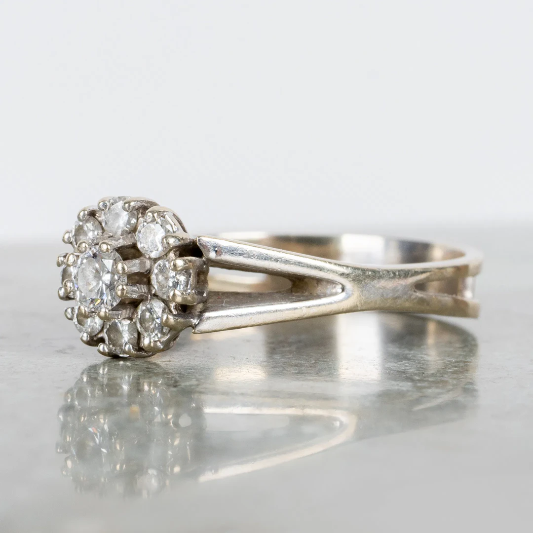 CARMOSÉRING, oro bianco 14k con 9 diamanti taglio brillante, probabilmente