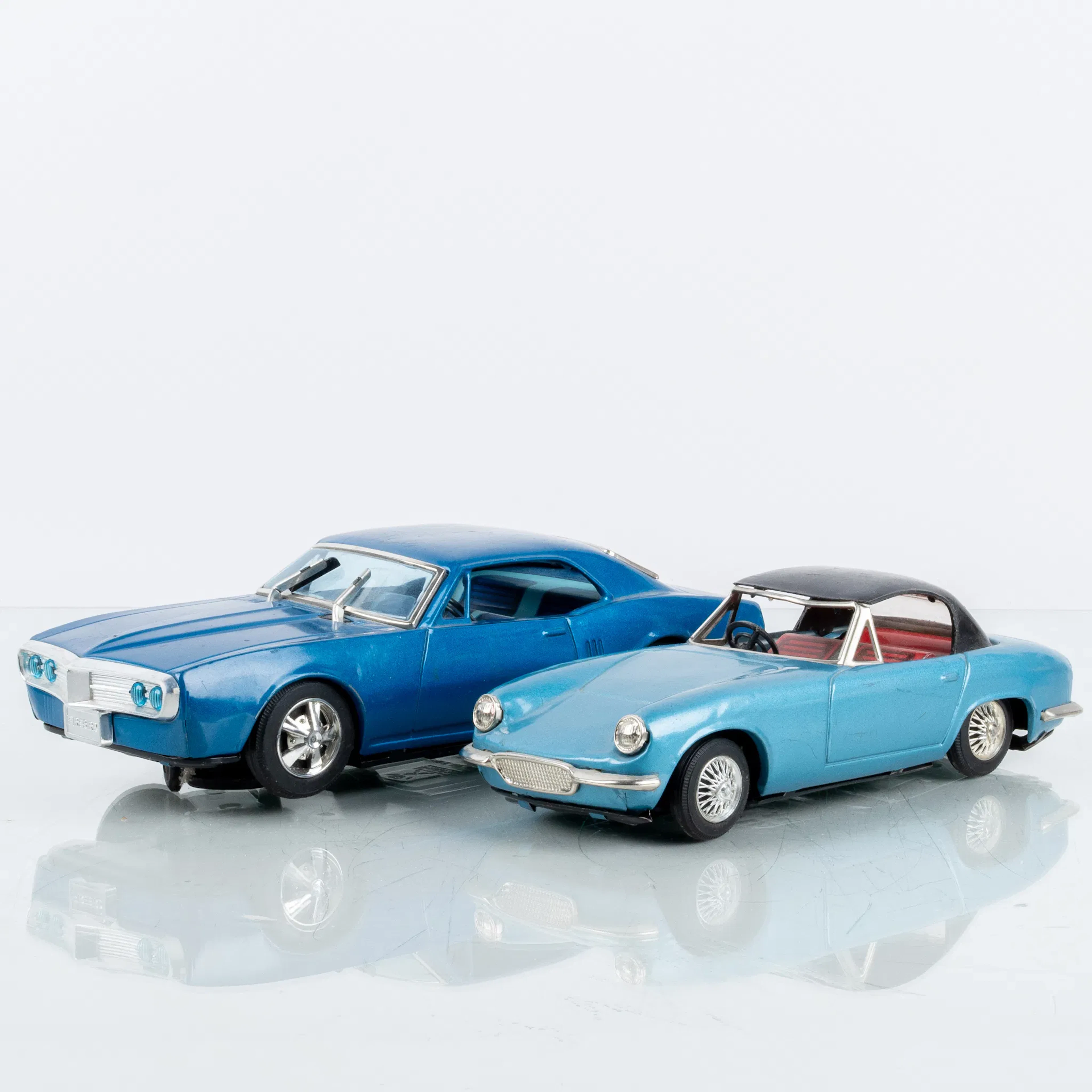 COCHES DE JUGUETE, 2 piezas, chapa metálica, Japón, mediados del siglo XX