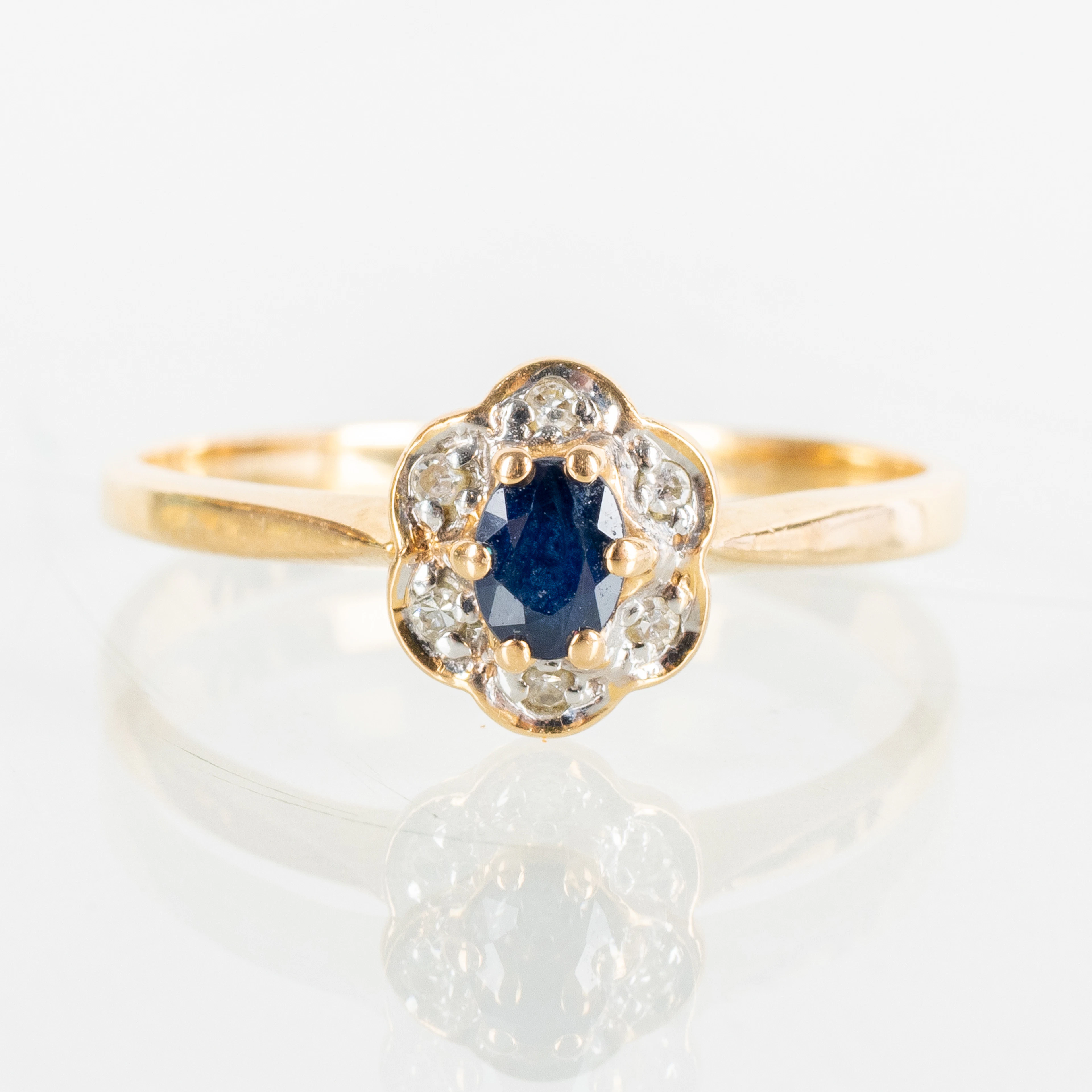 ANELLO, oro 18 carati, con zaffiro e diamanti, peso circa 2 g