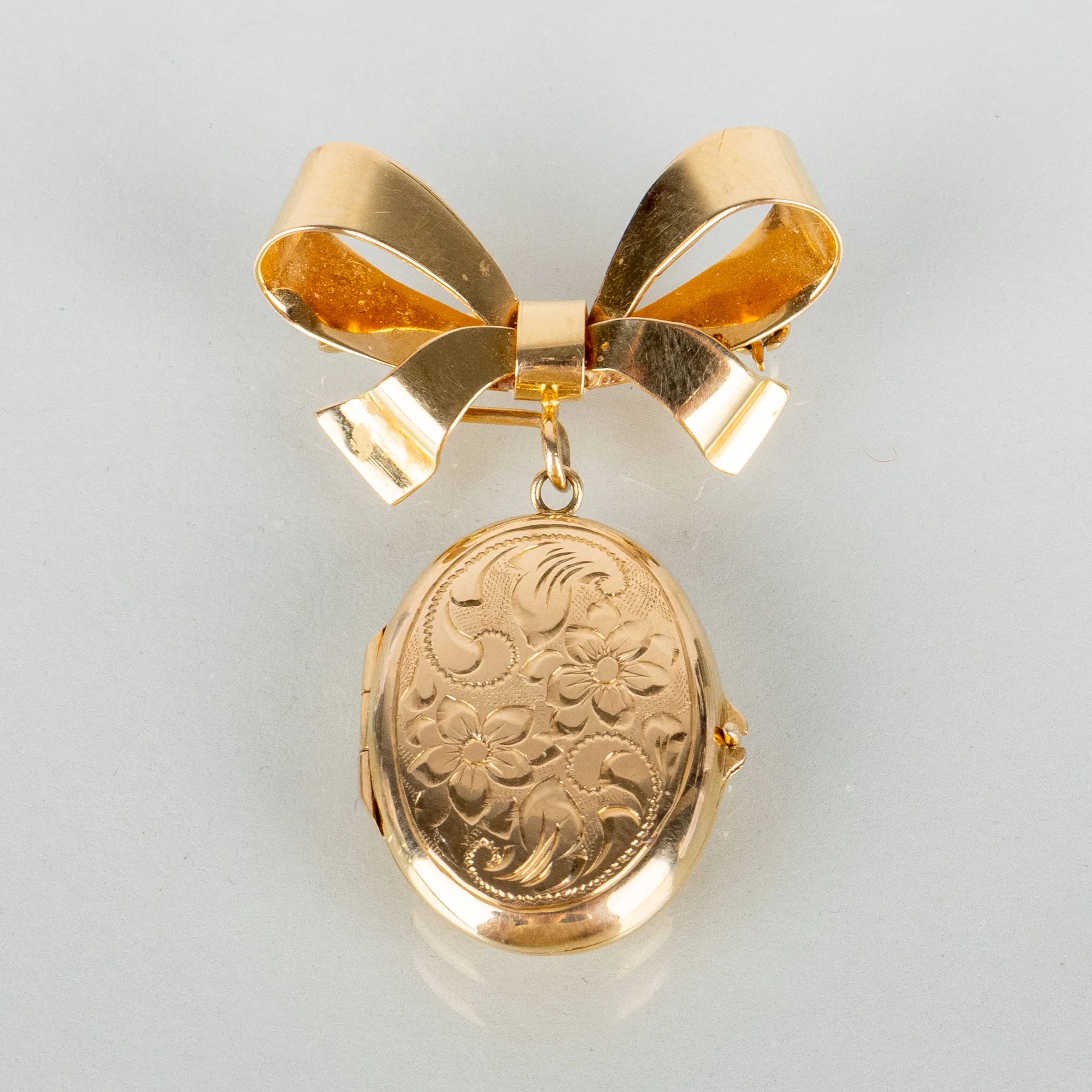 BROCHE CON COLGANTE, oro de 18 quilates, 1963