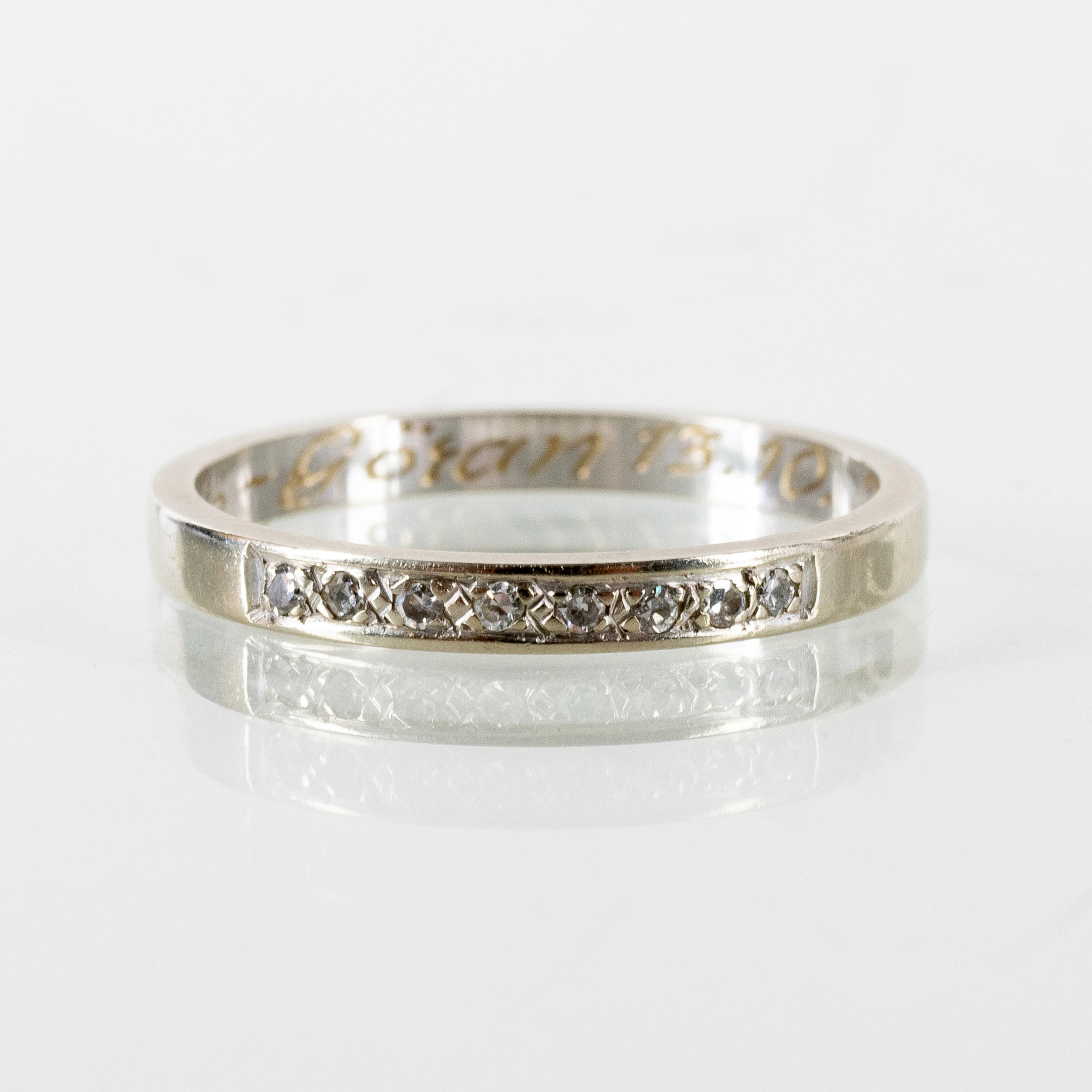 BAGUE DEMI-ÉTERNITÉ, or blanc 18 carats, avec diamants, poids total env. 2,2 g