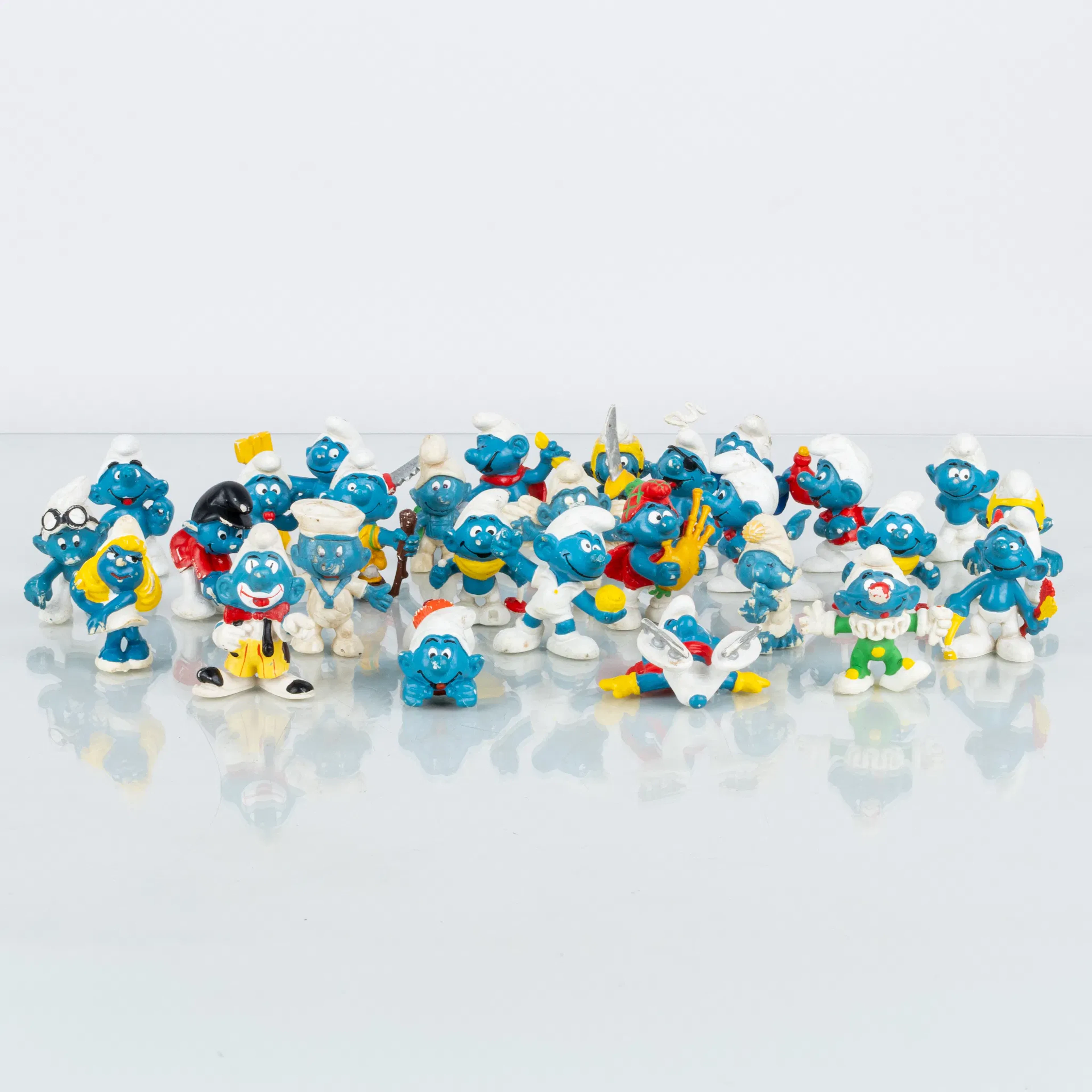 FIGURINES DE COLLECTION, 30 pièces, plastique, Schtroumpfs, seconde moitié du XXe siècle