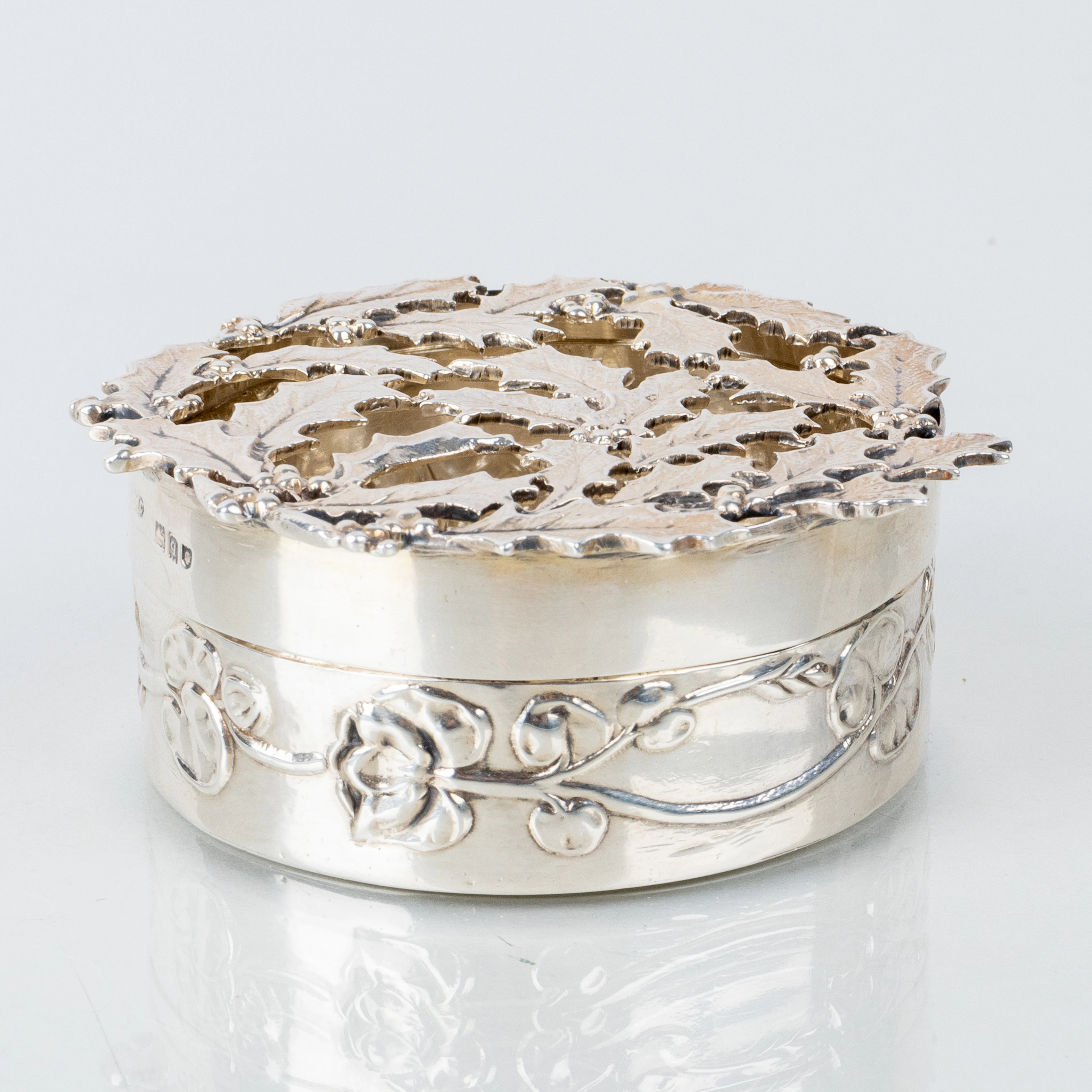 SMELL BOX, Silber, Jugendstil, William Comyns & Sons, London, England 1911