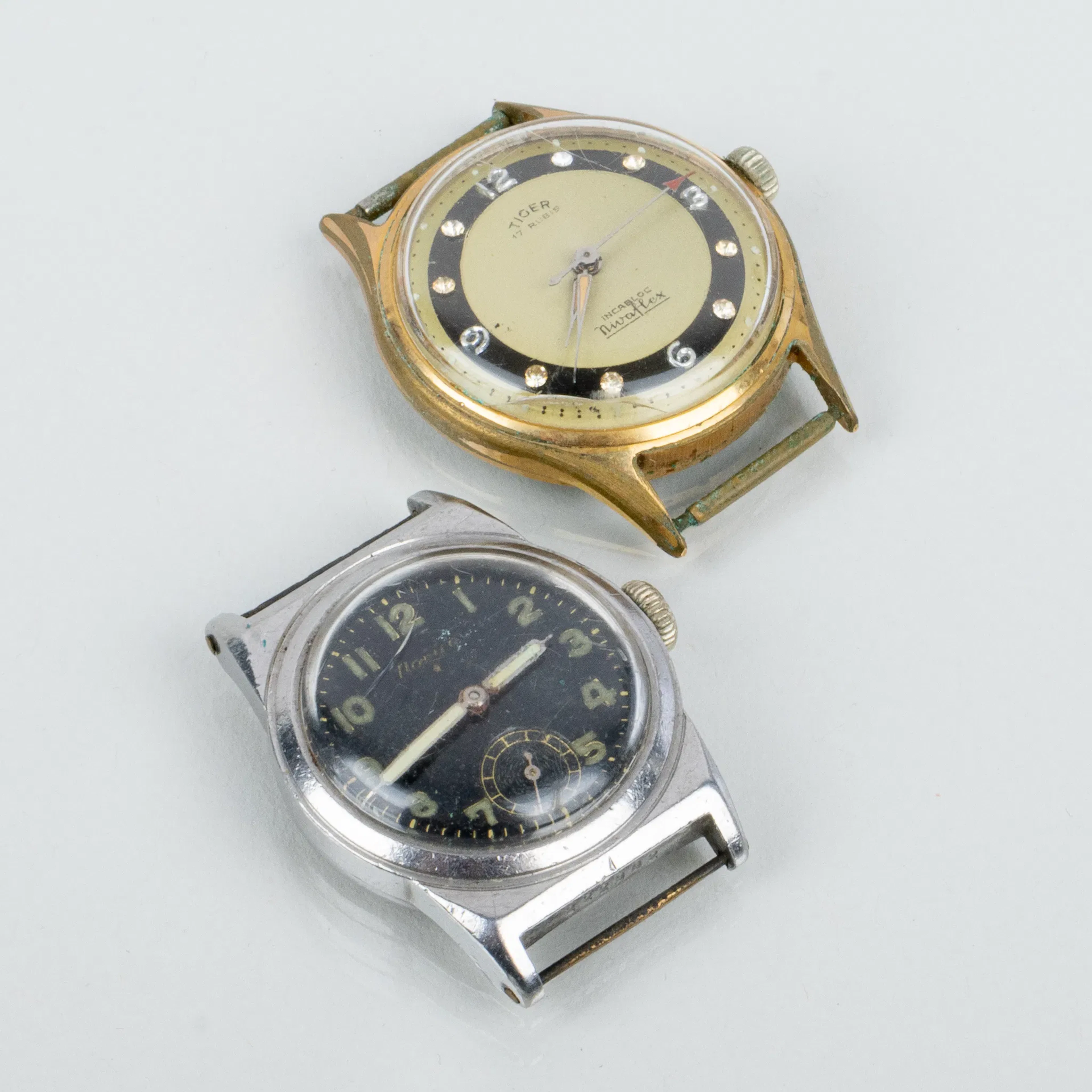 RELOJES de PULSERA, 2 piezas, acero, Tiger y Novice, mediados del siglo XX